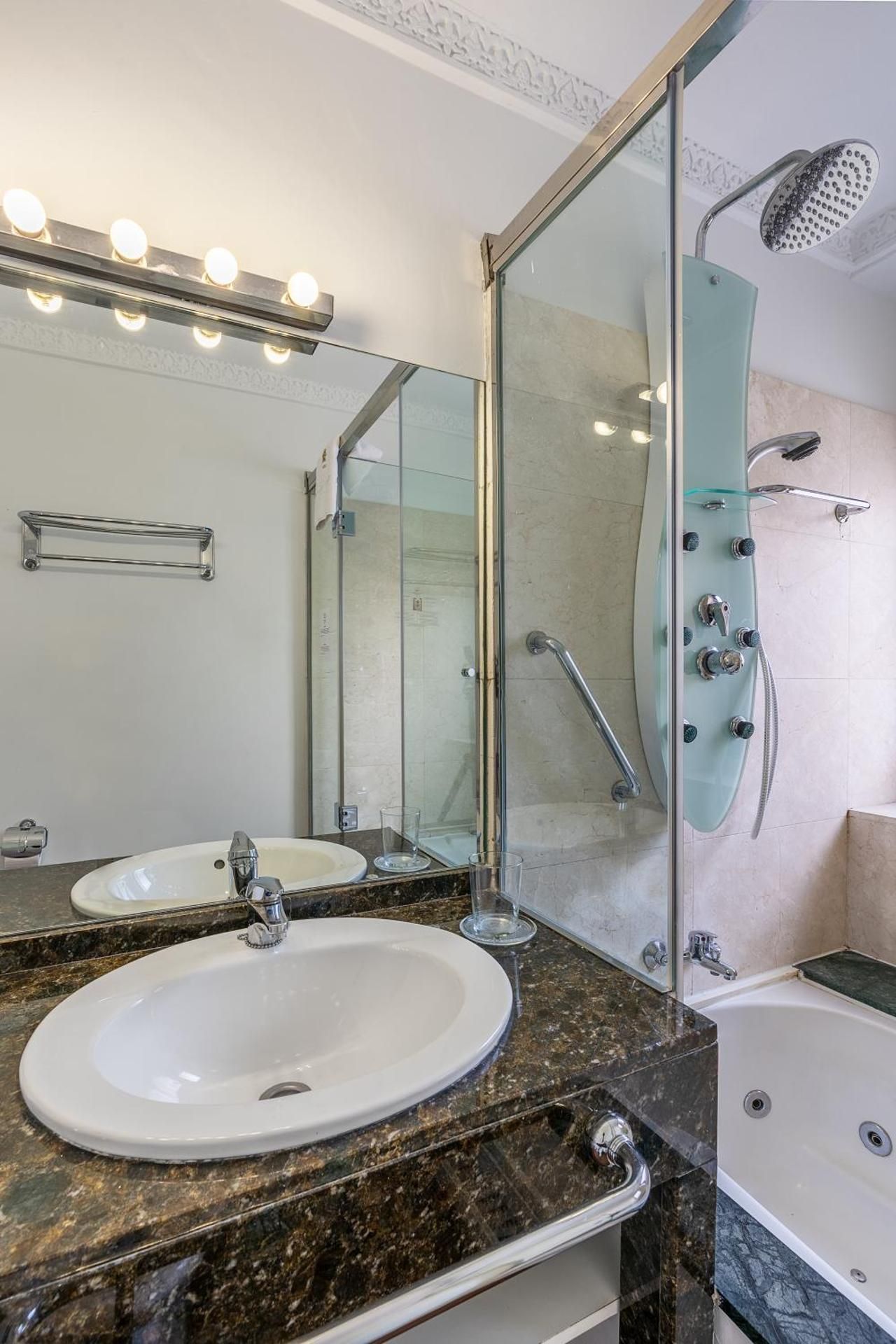 Superior Apartment with Side Alhambra view and Spa Bath