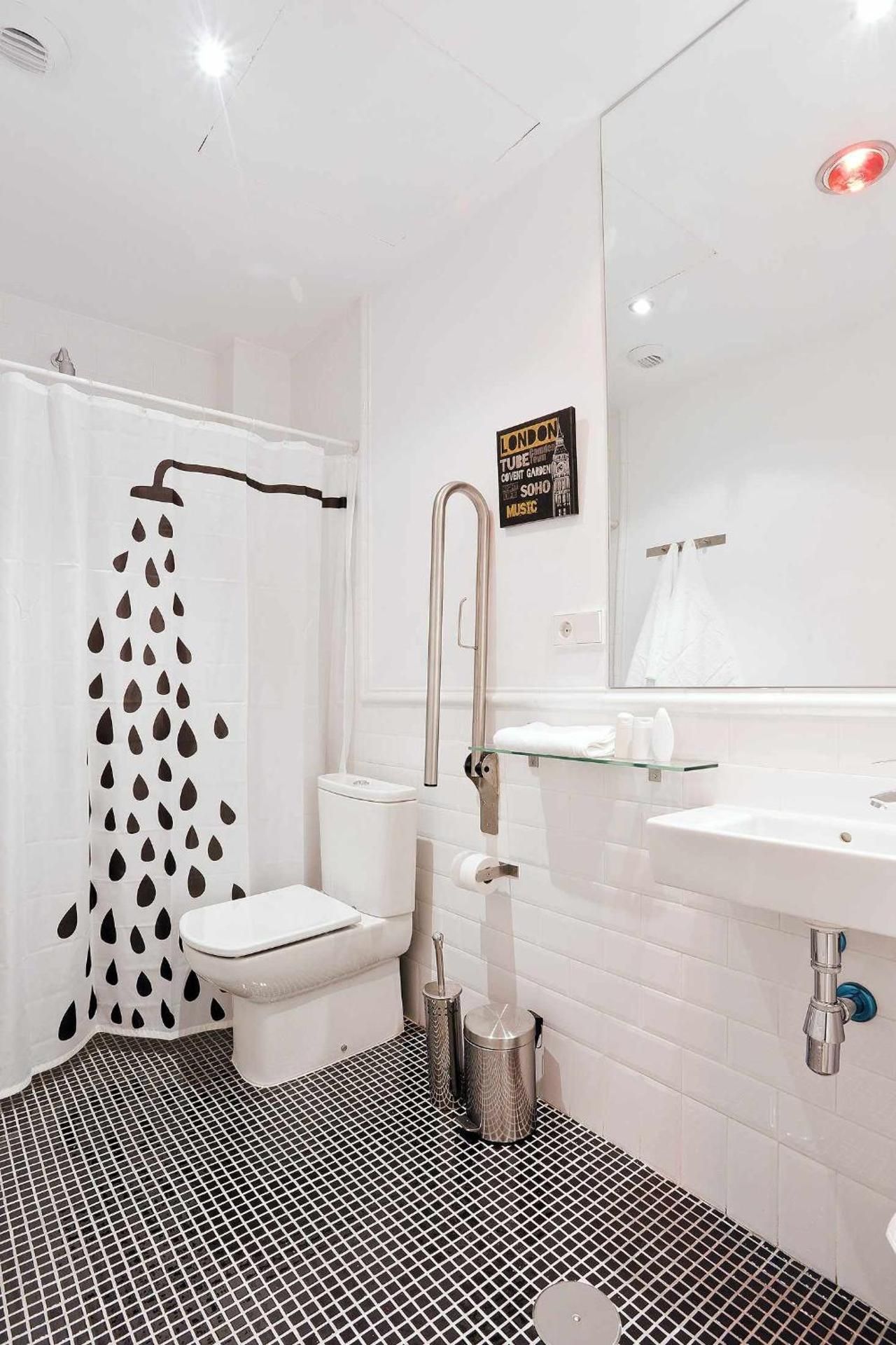 Adapted One-Bedroom Apartment (2 - 3 Adults)