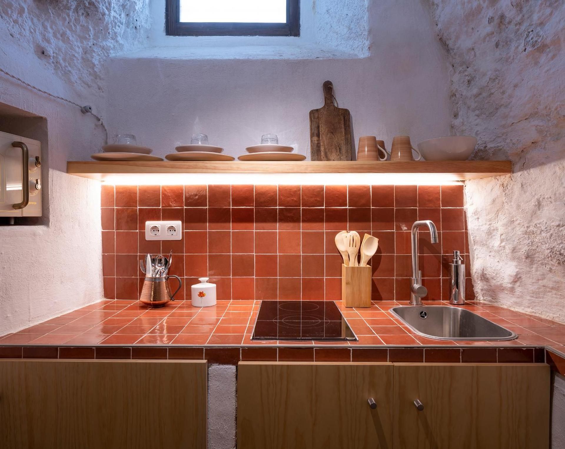 Cave Suite with Bathtub