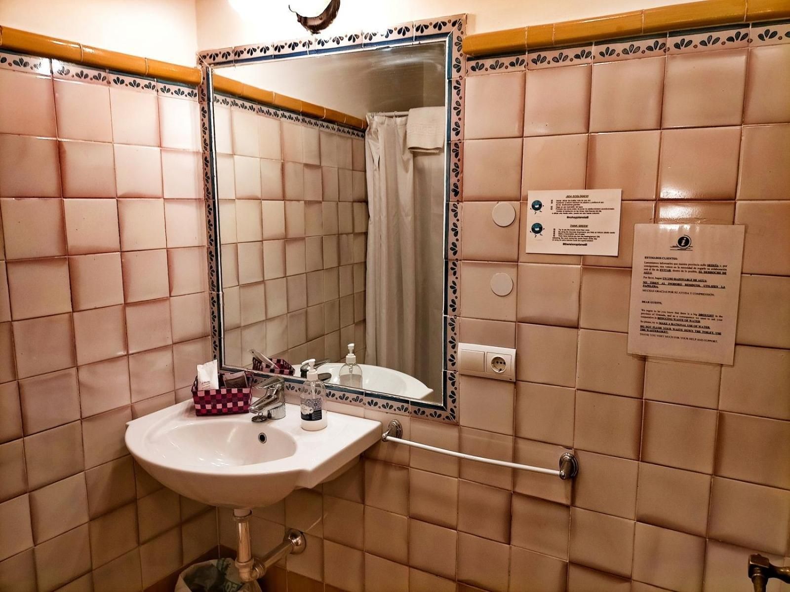 Studio (2 Adults)