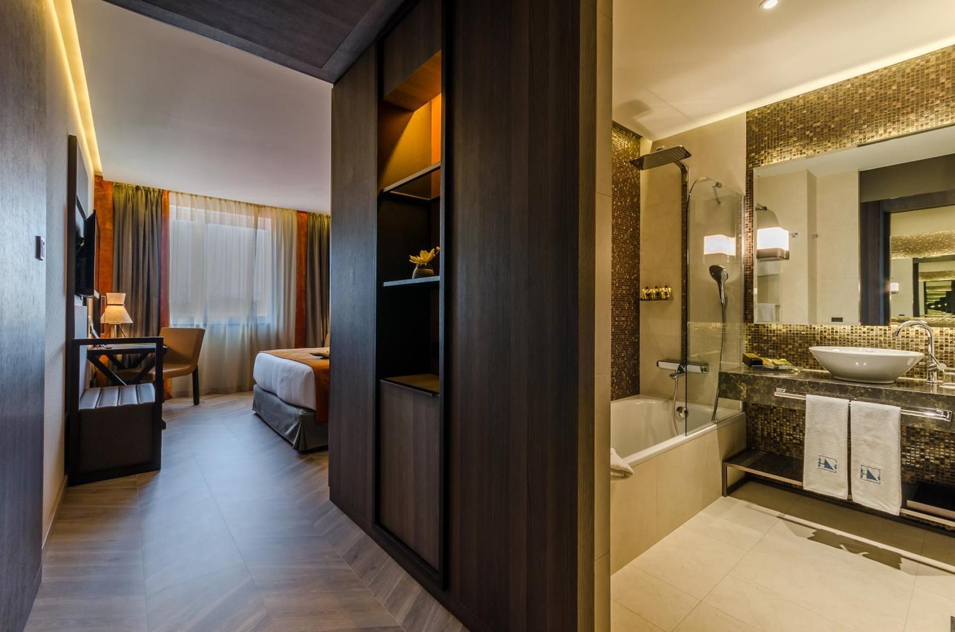 Deluxe Double or Twin Room