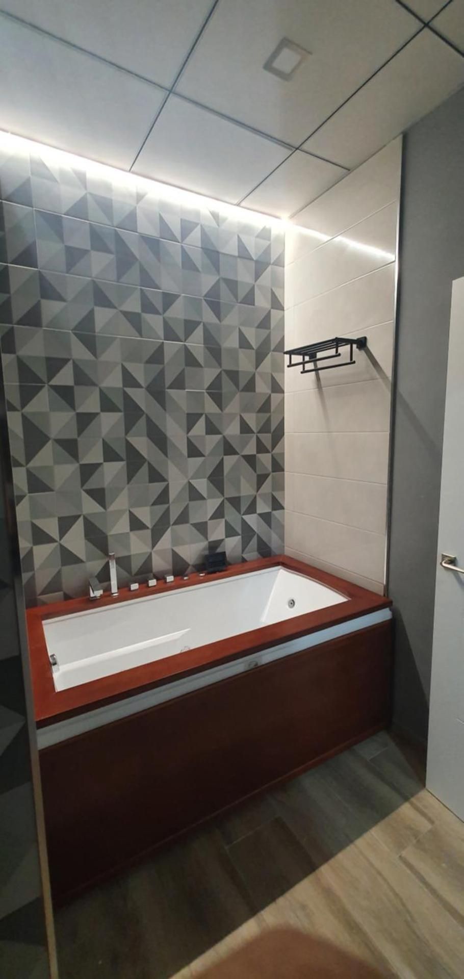 Studio with Spa Bath