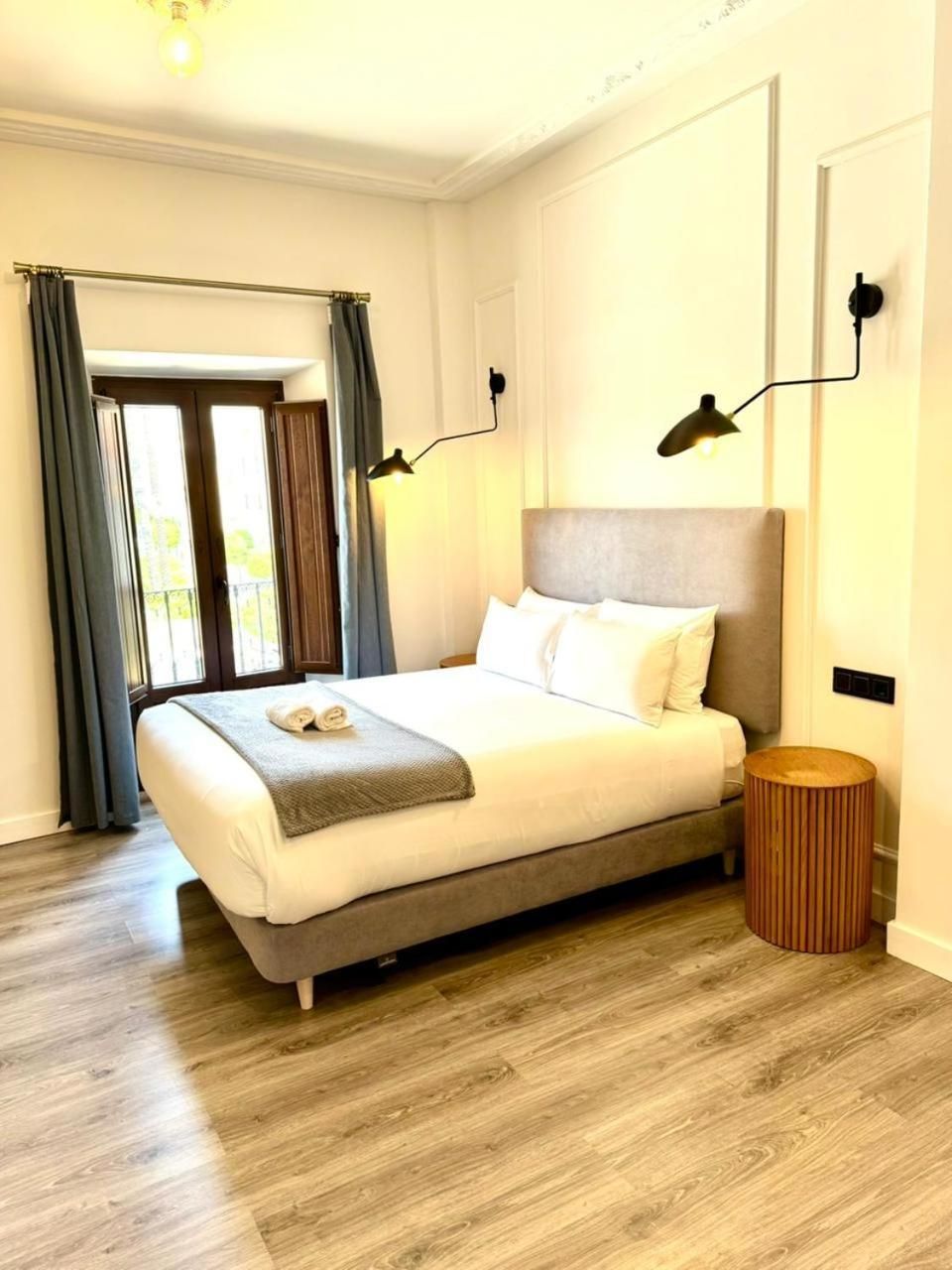 Two-Bedroom Deluxe Apartment with Balcony