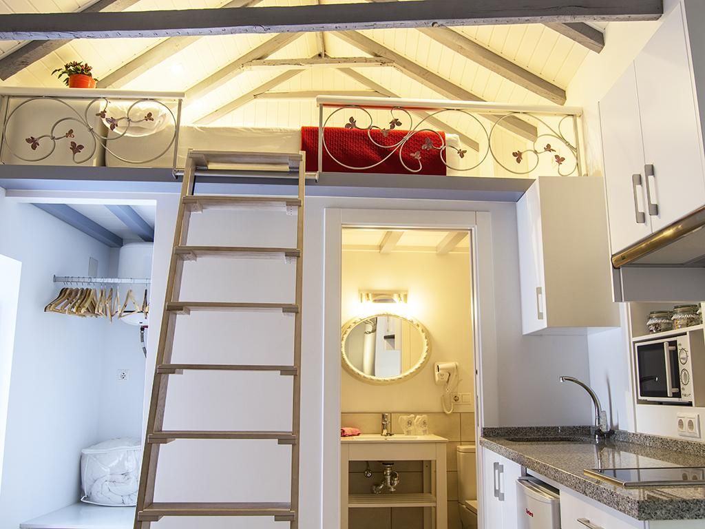 Gris-Apartment-Superior-Ensuite with Shower-Street View