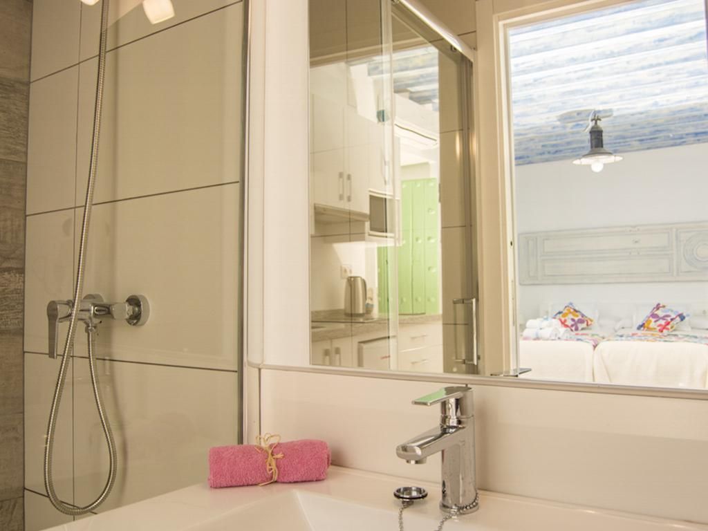 Azul-Apartment-Superior-Ensuite with Shower-Street View