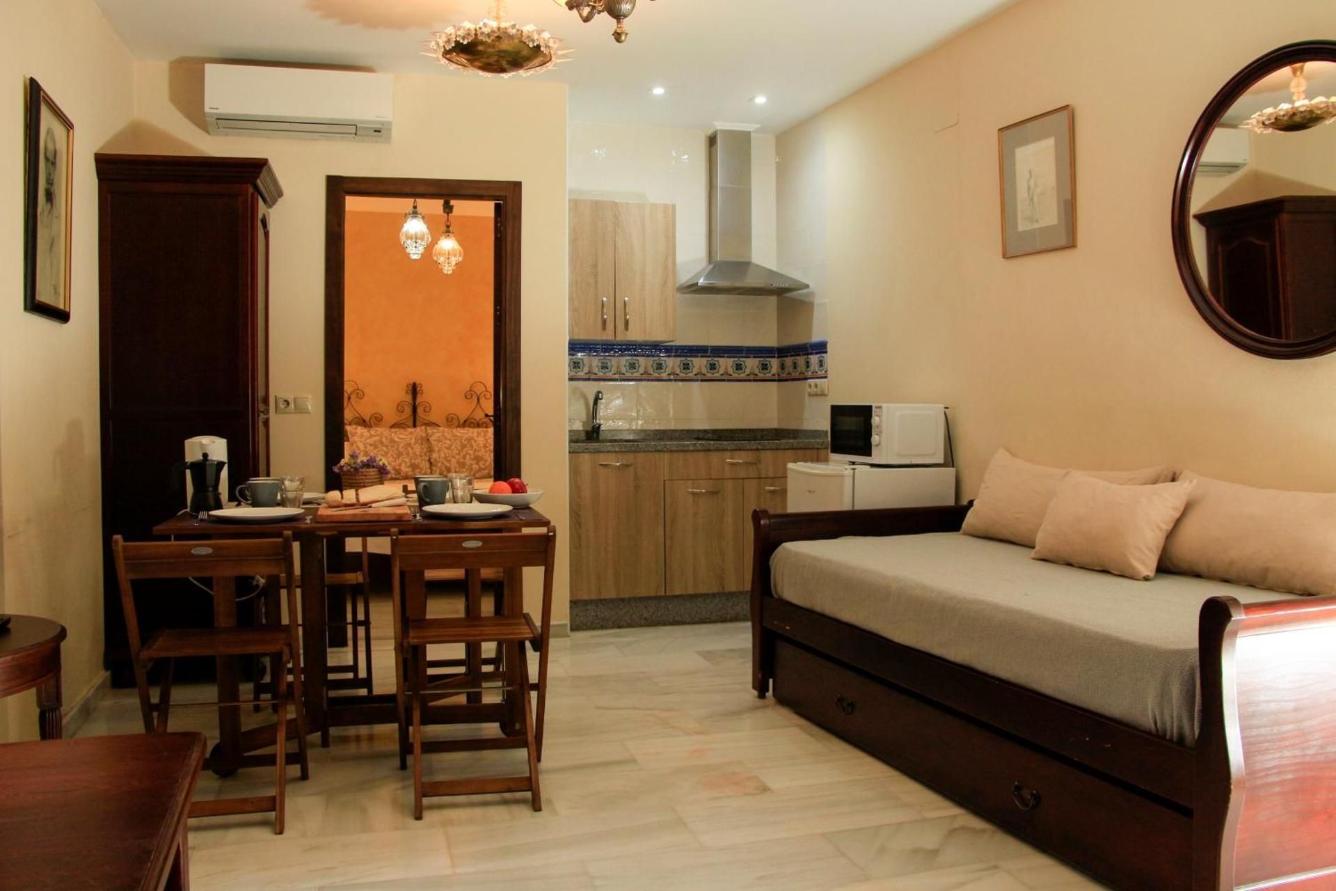 DELUXE APARTMENT
