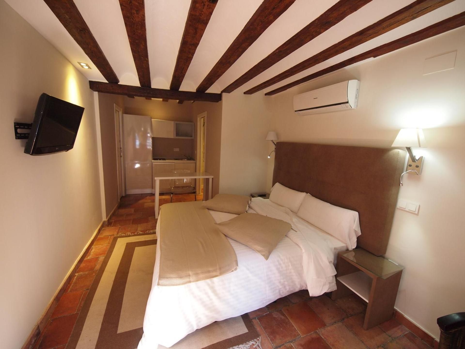 Double or Twin Room with Private Bathroom