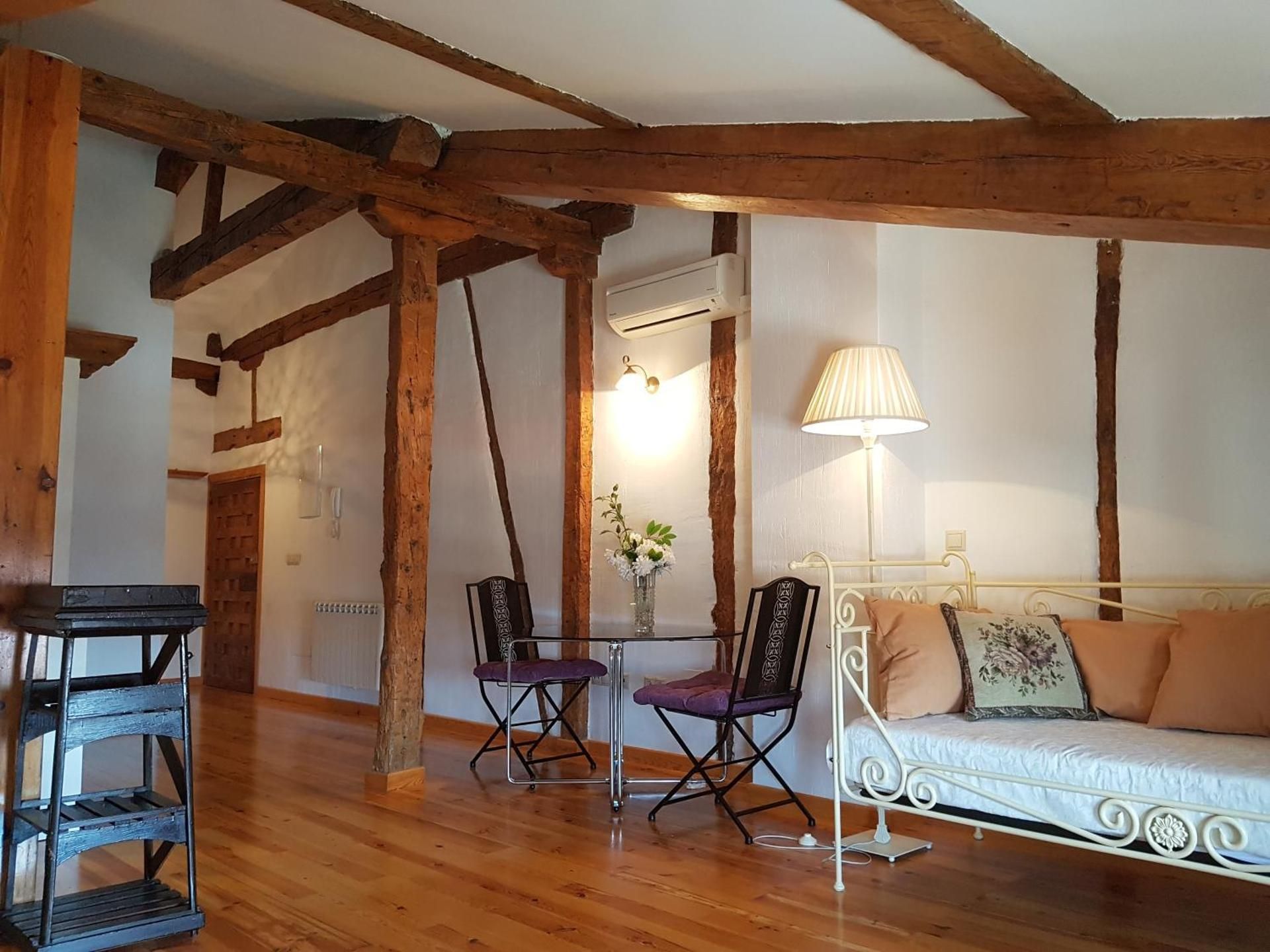 Loft (2 Adults + 2 Children)