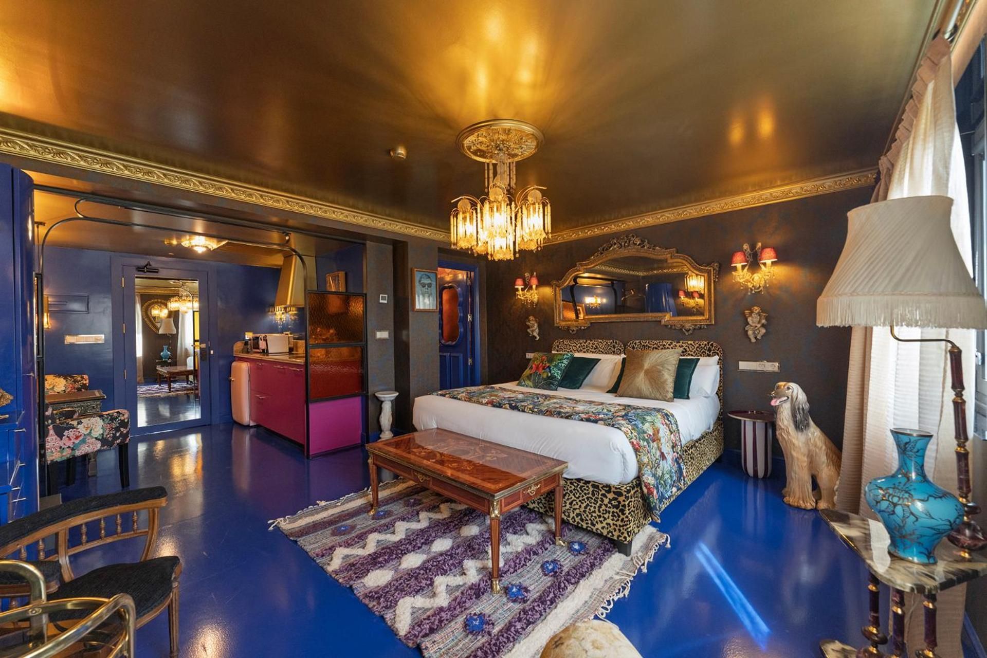 DELUXE APARTMENT