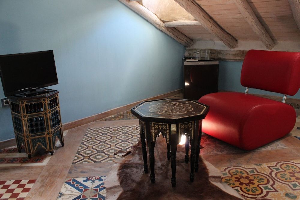 Hotel la Boheme Single Room 4