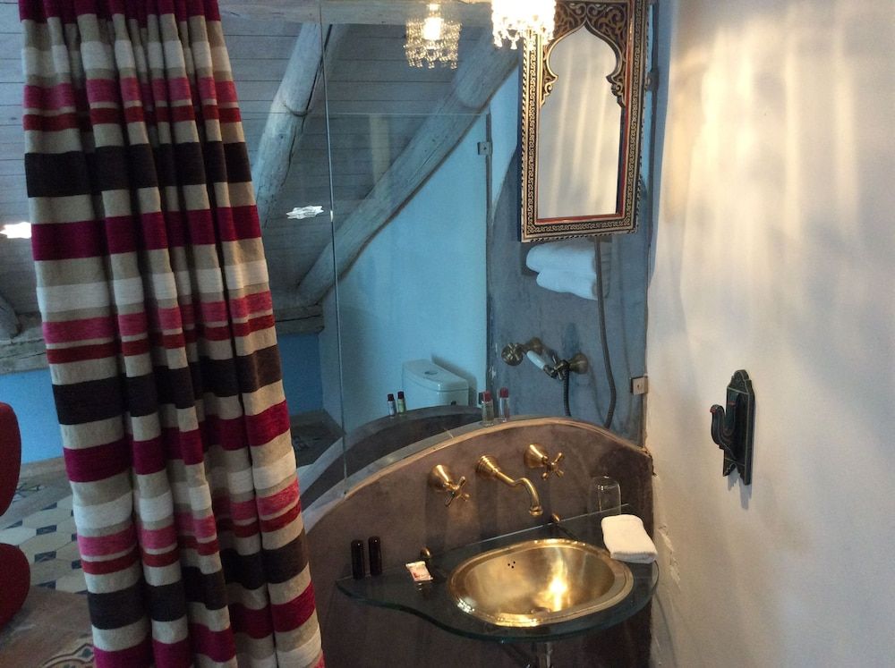 Hotel la Boheme Single Room 2