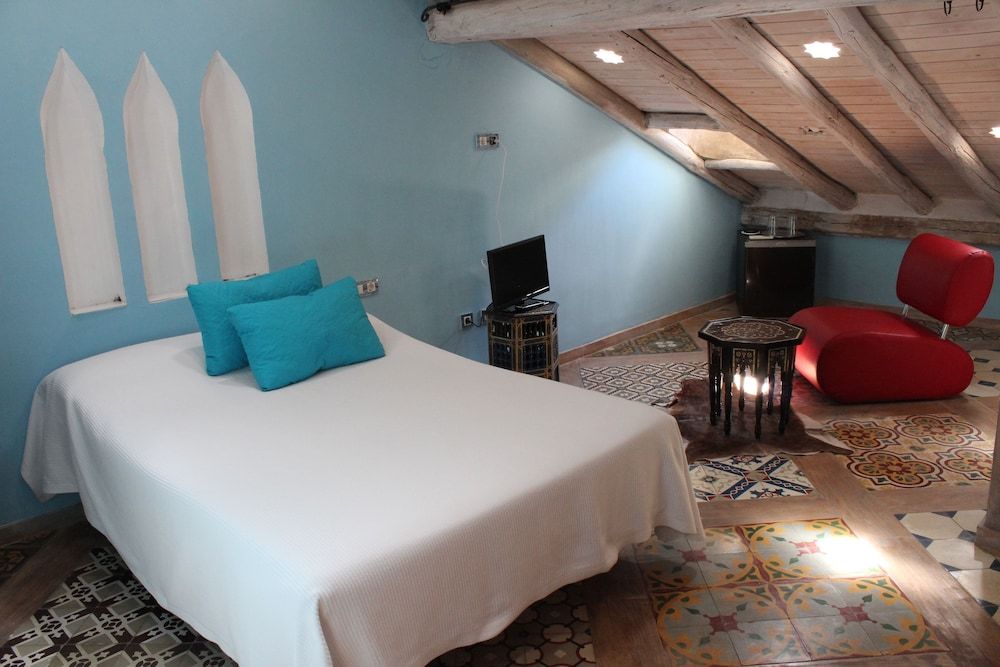 Hotel la Boheme Single Room