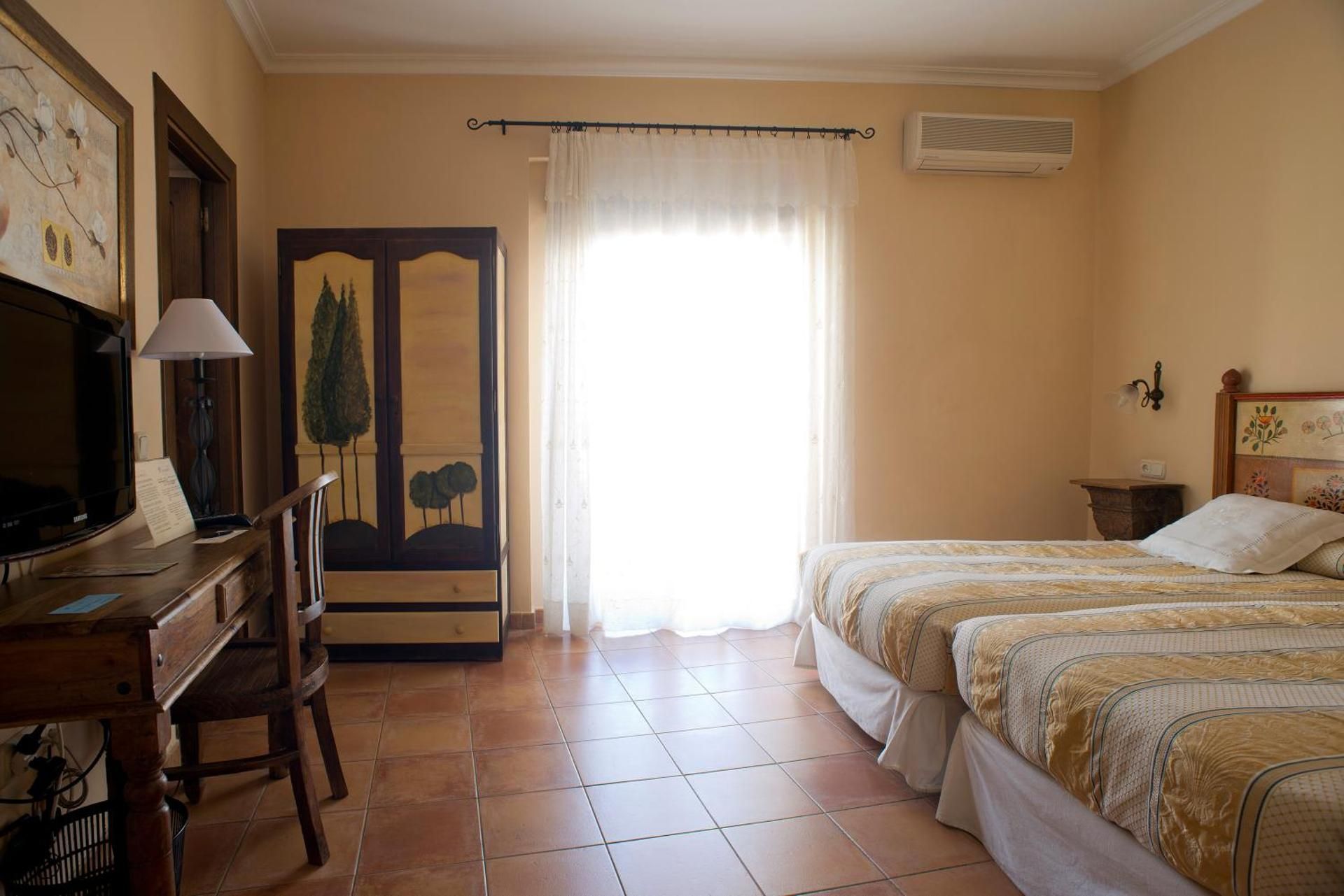 Double 1-2 people (extra bed on request)