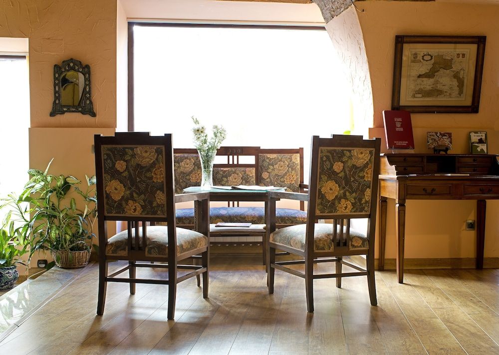 Check-in/check-out kiosk