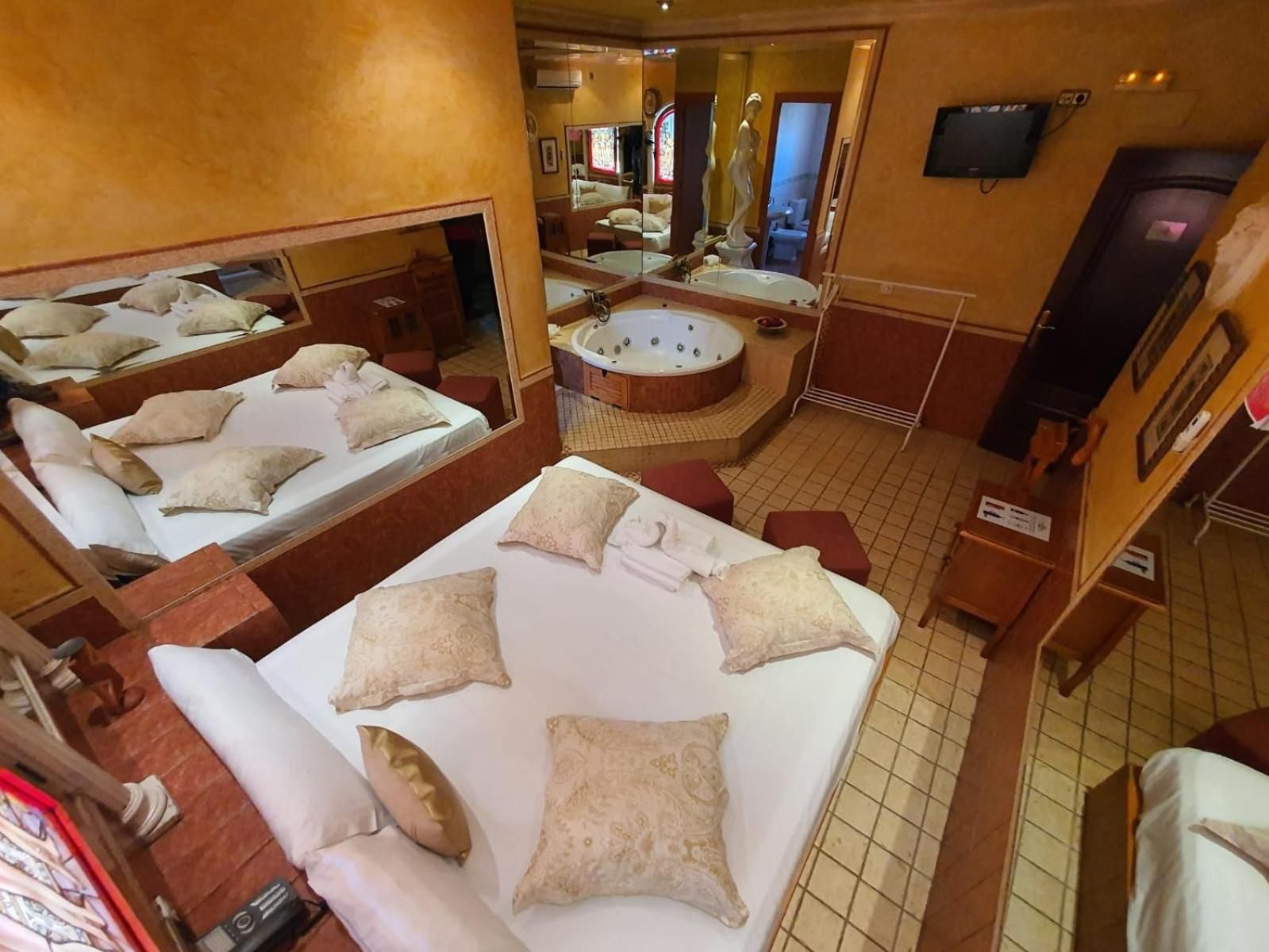 King Suite with Spa Bath