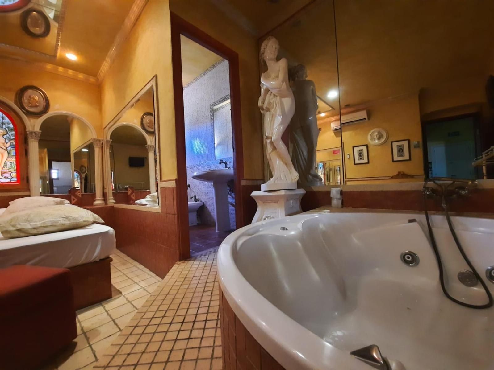 King Suite with Spa Bath