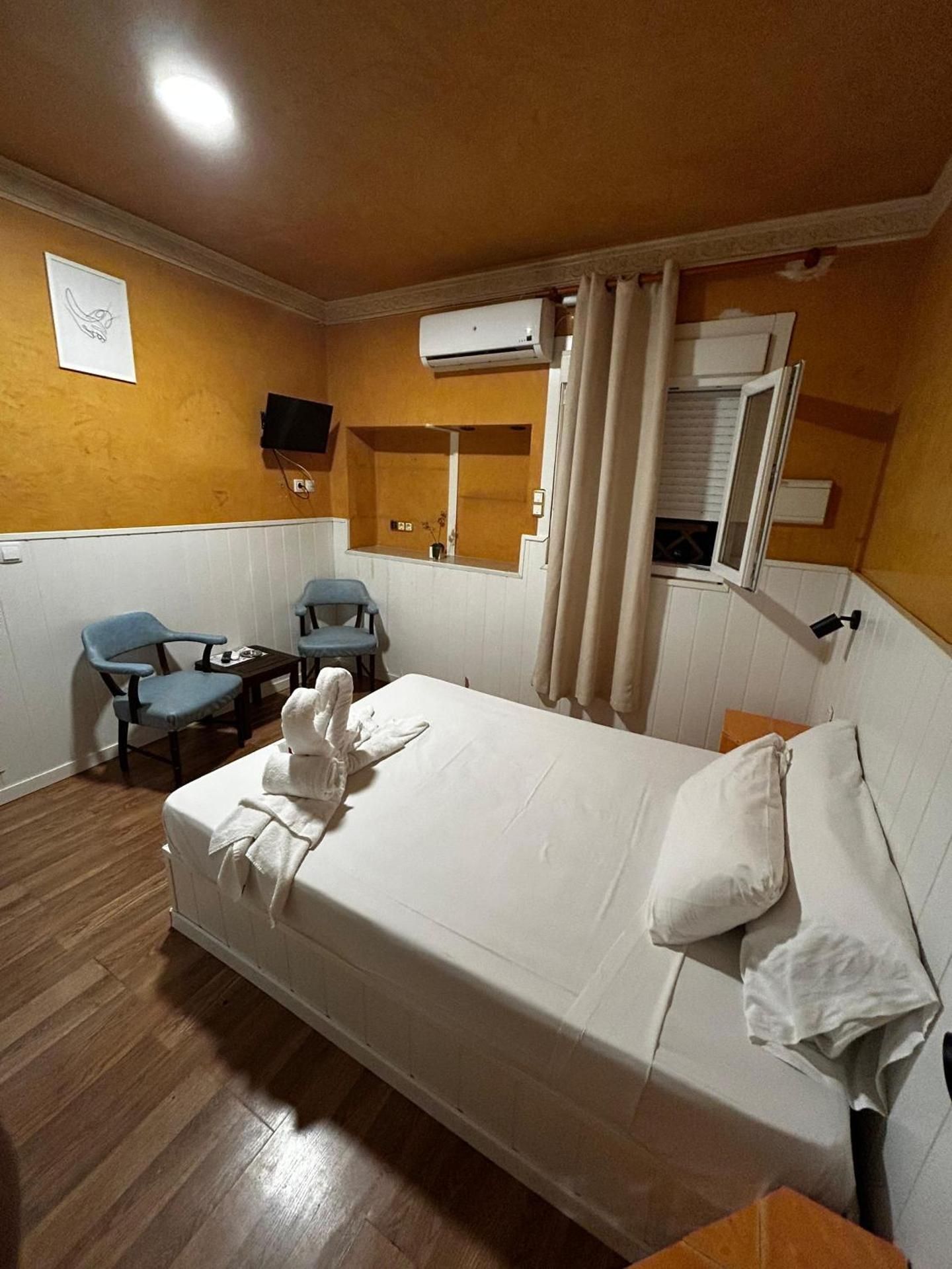 Standard Double Room with Shared Bathroom