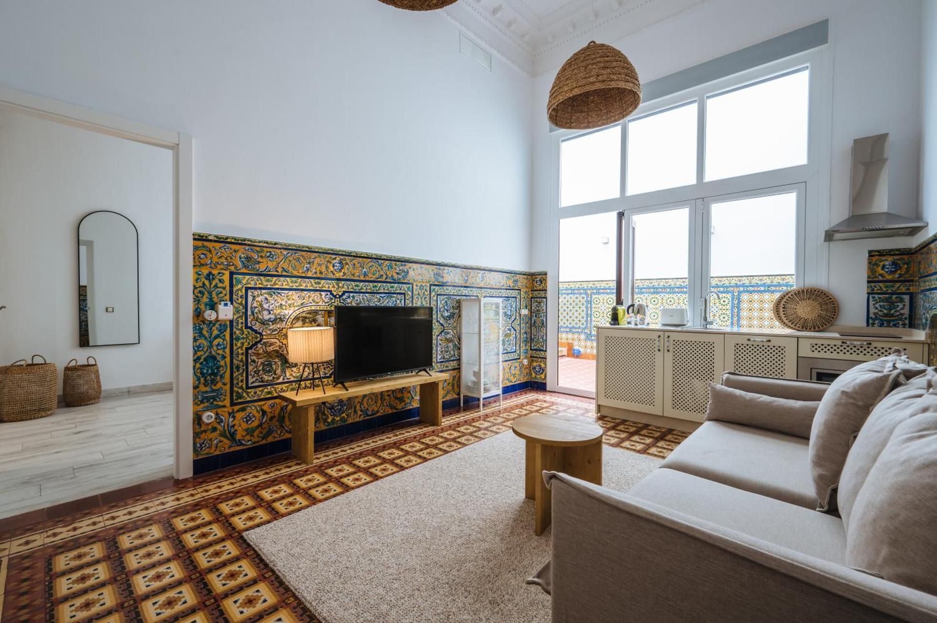 DELUXE APARTMENT