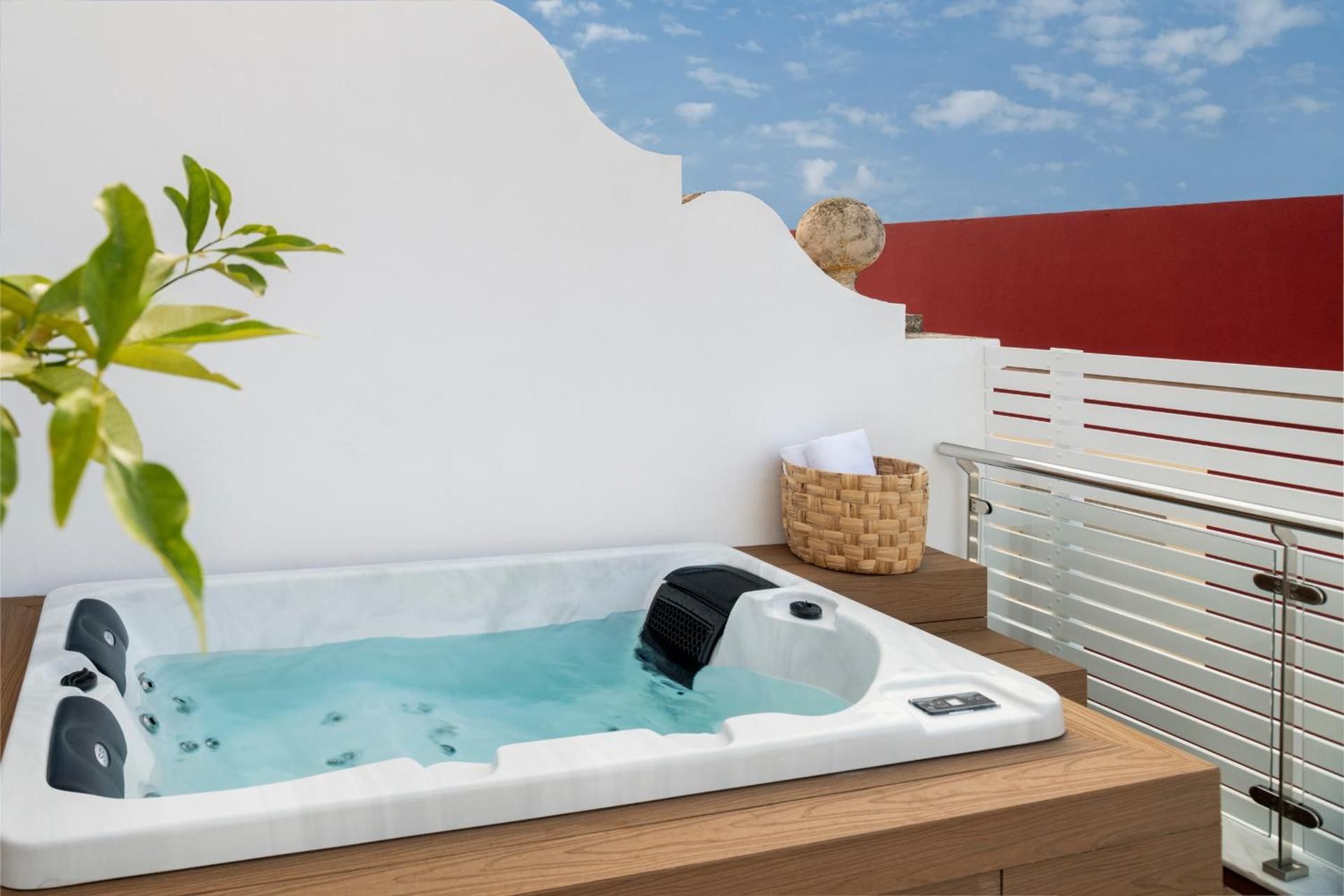 Apartamento 2 dormitorios con balcón y bañera de hidromasaje en terraza privada