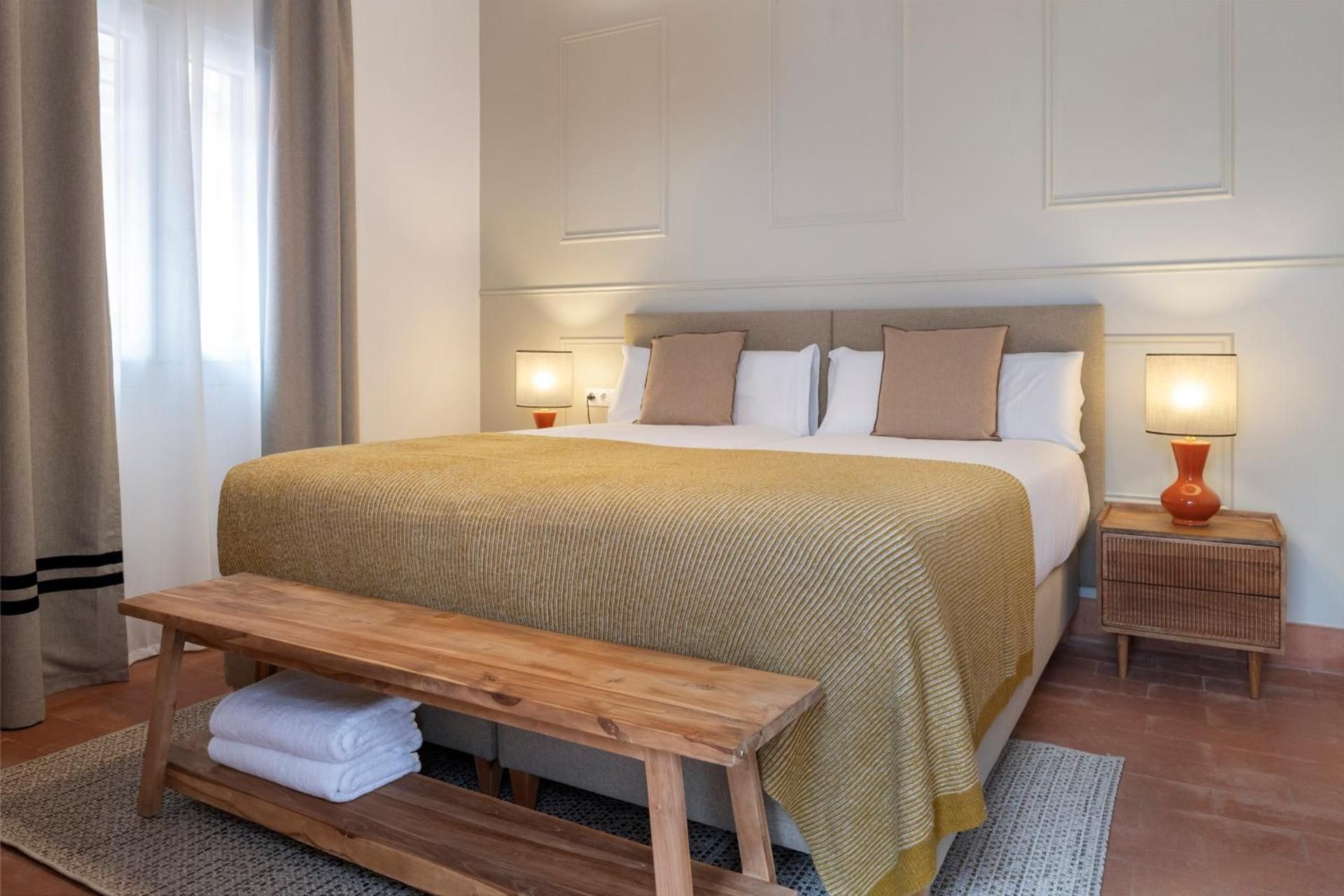 Apartamento 2 dormitorios con balcón y bañera de hidromasaje en terraza privada