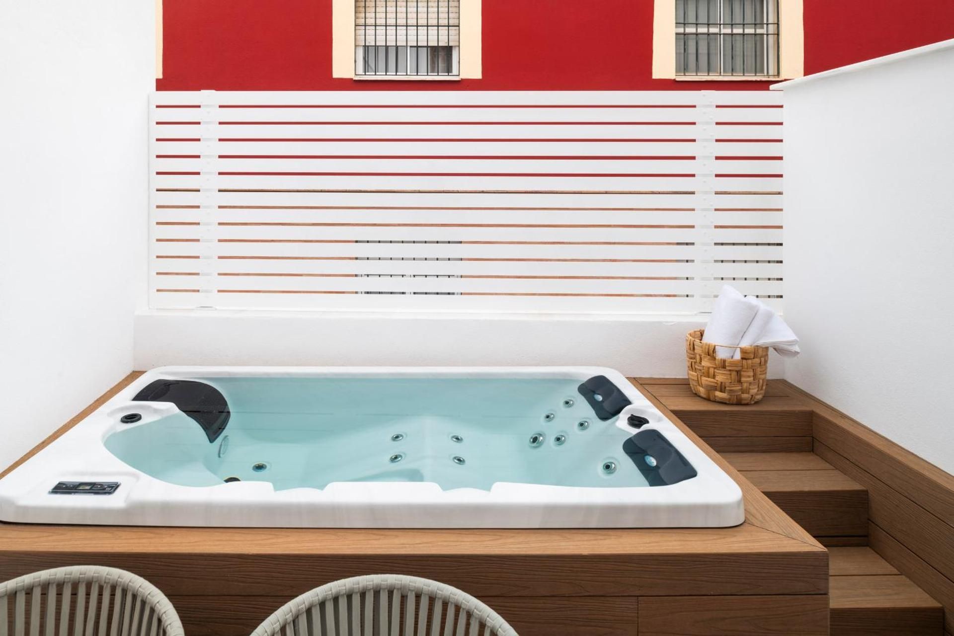 One Bedroom Apartment Private Jacuzzi