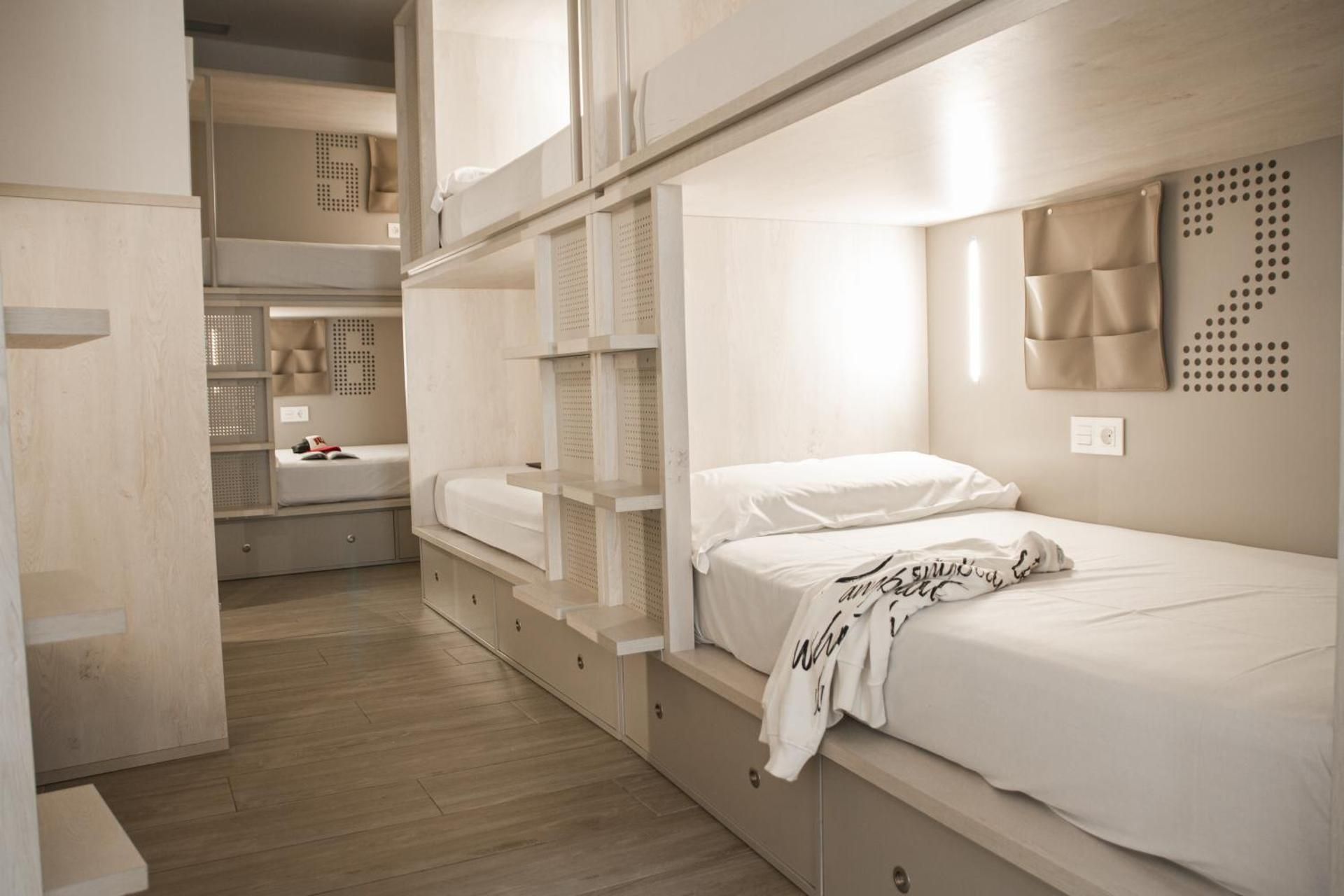 Bed in 8-Bed Mixed Dormitory Room