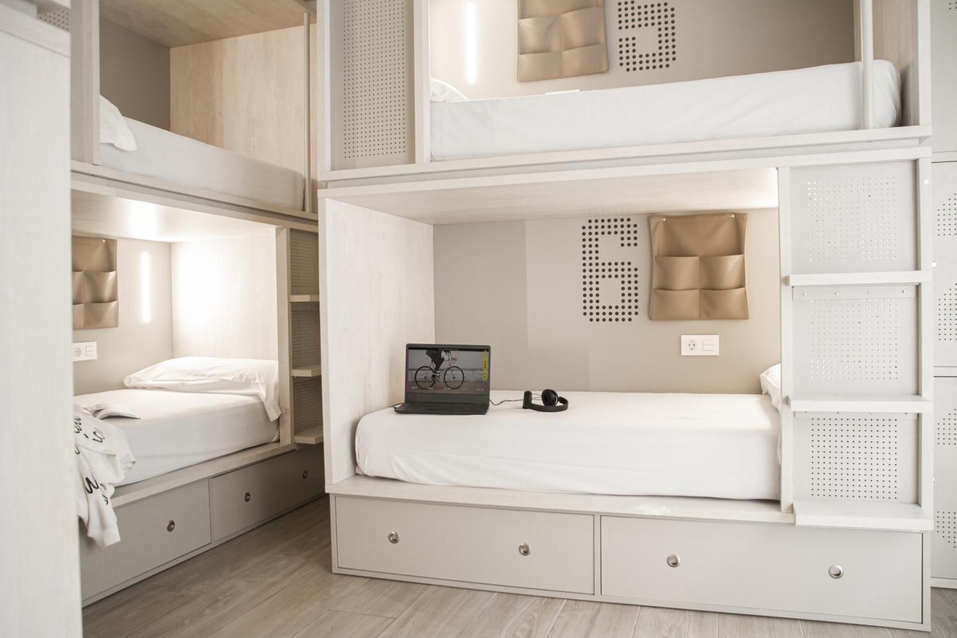 Bed in 6-Bed Mixed Dormitory Room