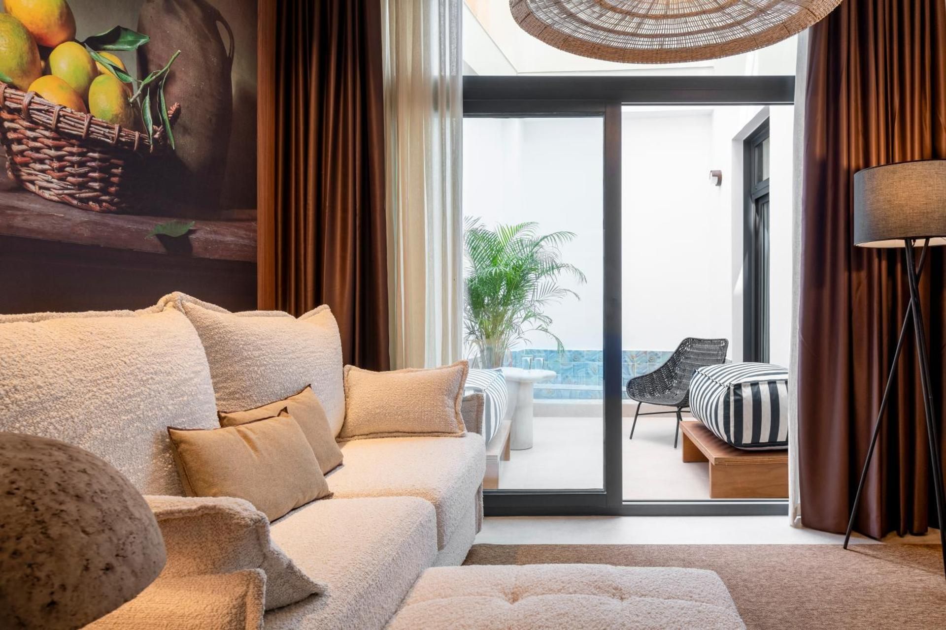 Deluxe One-Bedroom Apartment