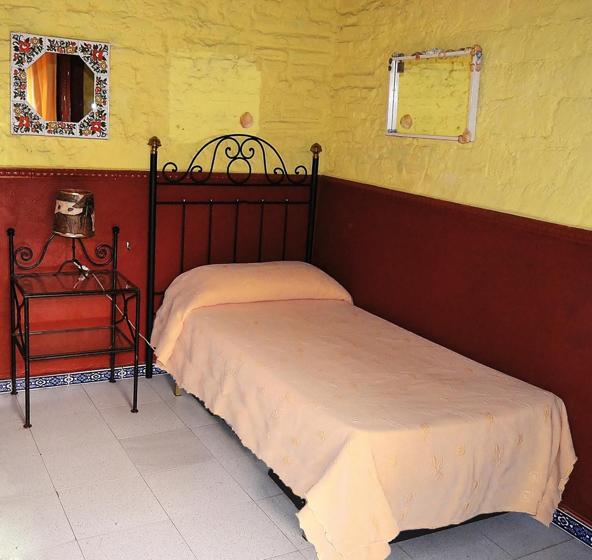 Single Room with Shared Bathroom