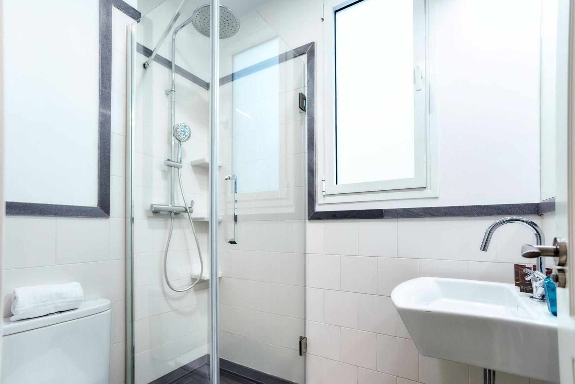 Three-Bedroom Apartment with no Terrace