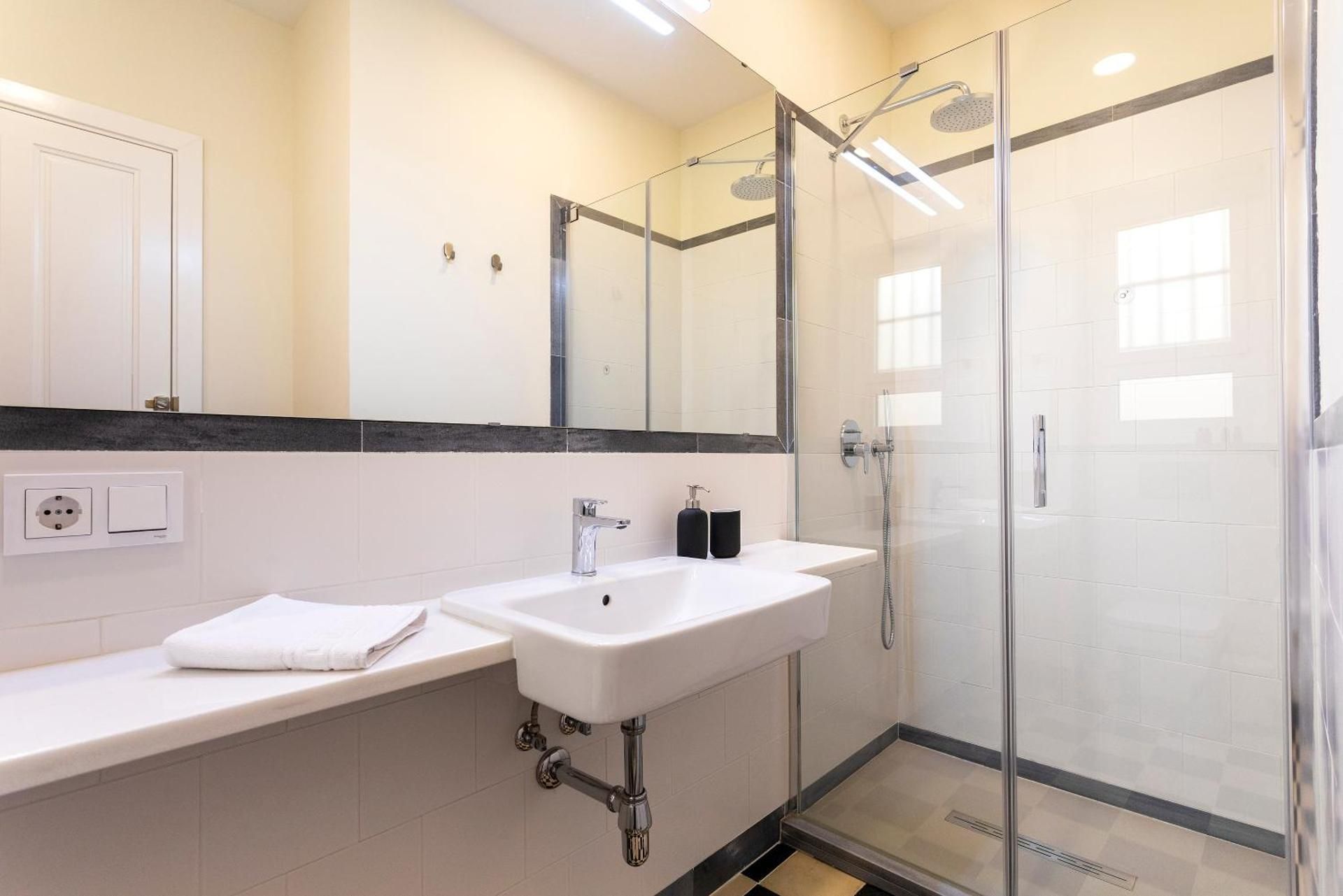 Three-Bedroom Apartment with no Terrace