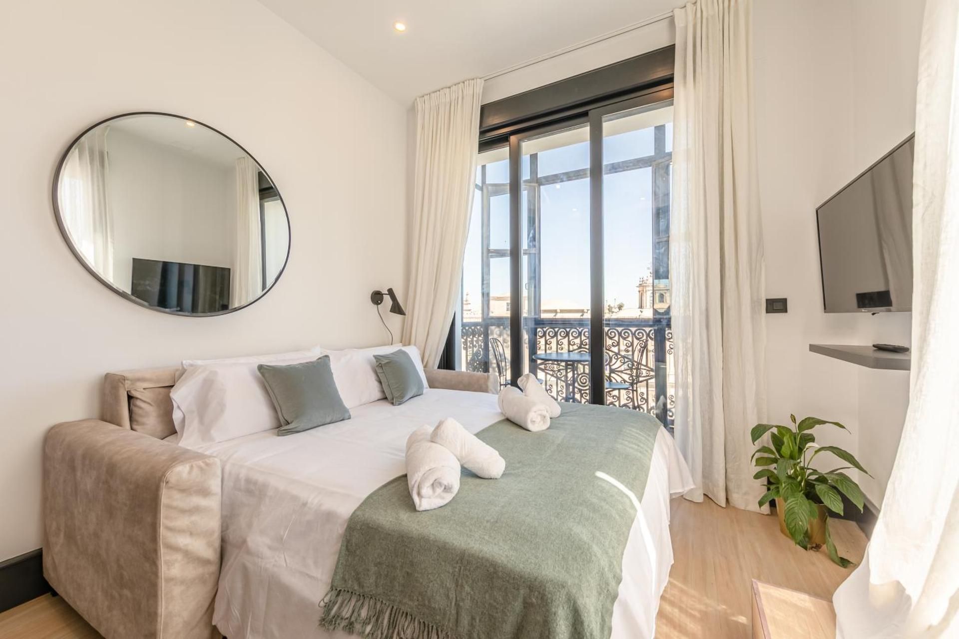 DELUXE APARTMENT