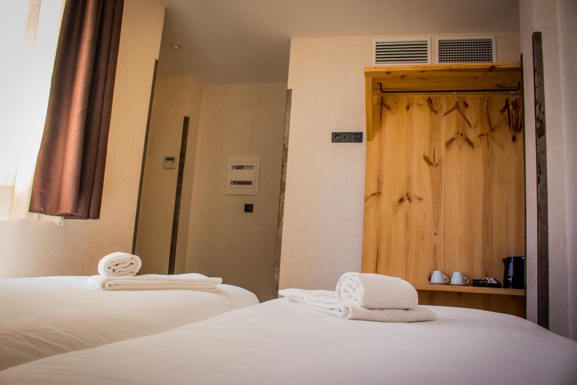 Twin Room with Private Bathroom