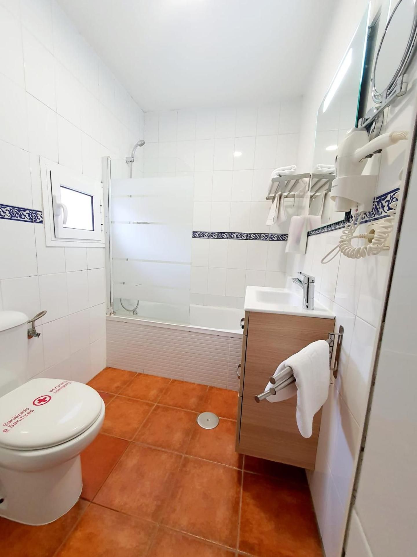 Interior Economy Twin Room 