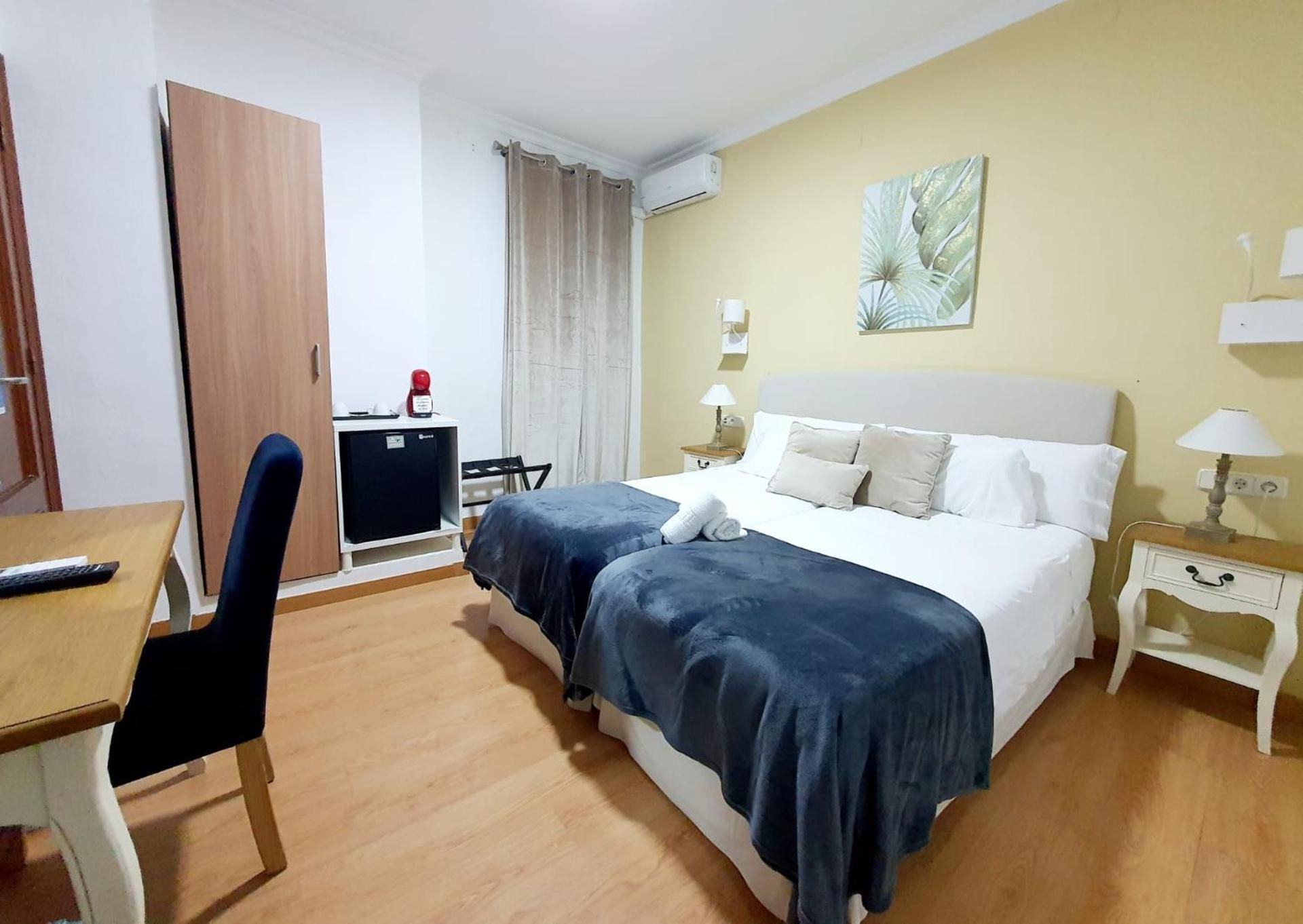 Interior Economy Twin Room 