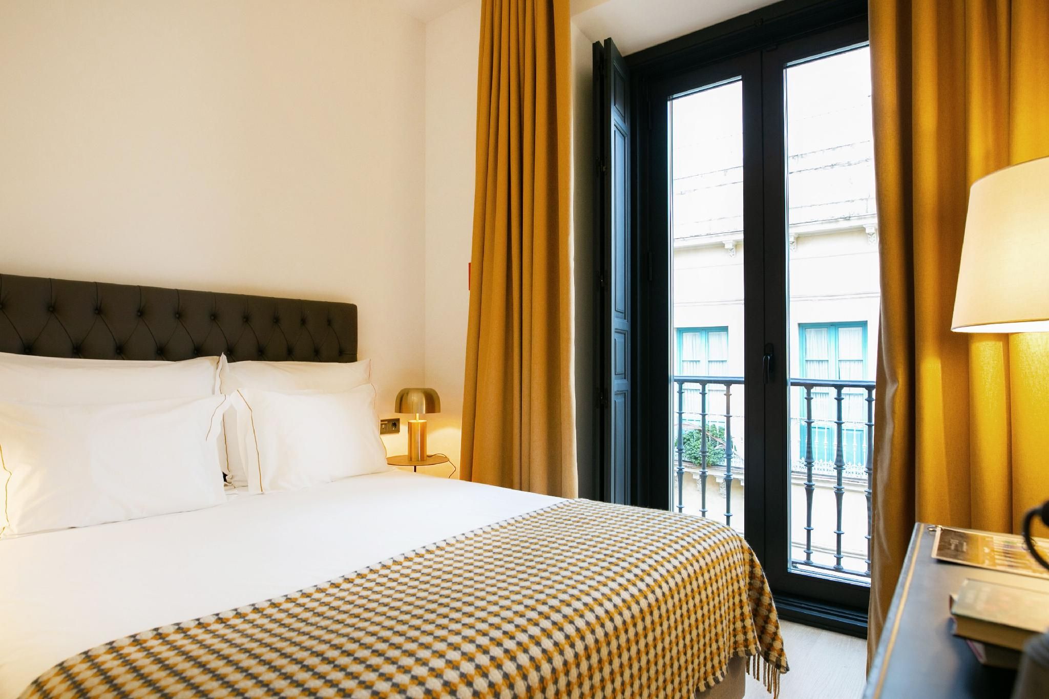 Double or Twin Room with Interior View
