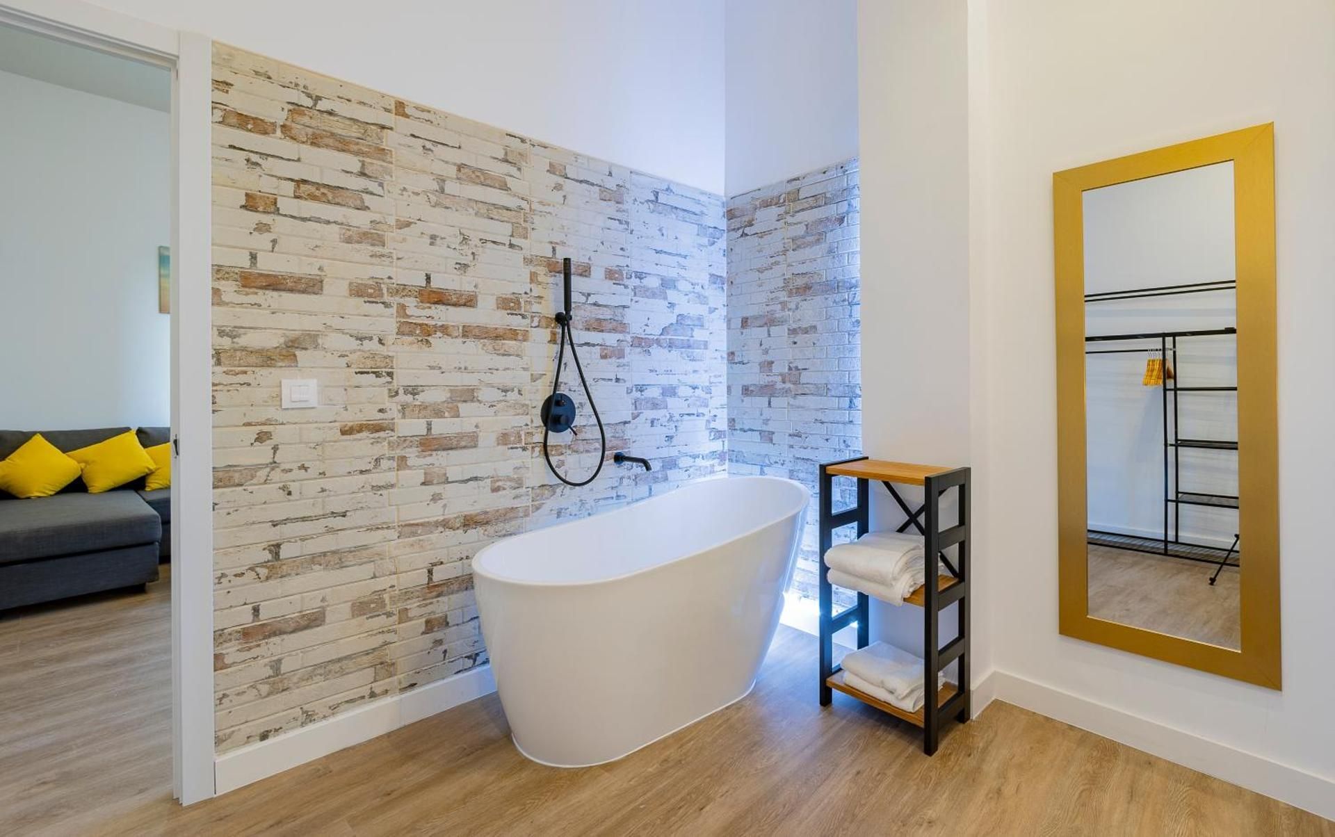 Superior Apartment with balcony and bathtub