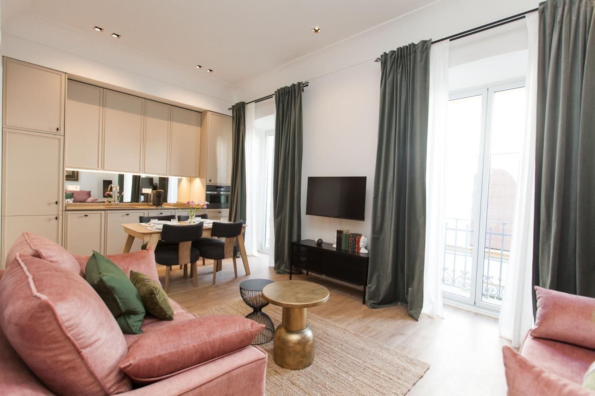 DELUXE APARTMENT