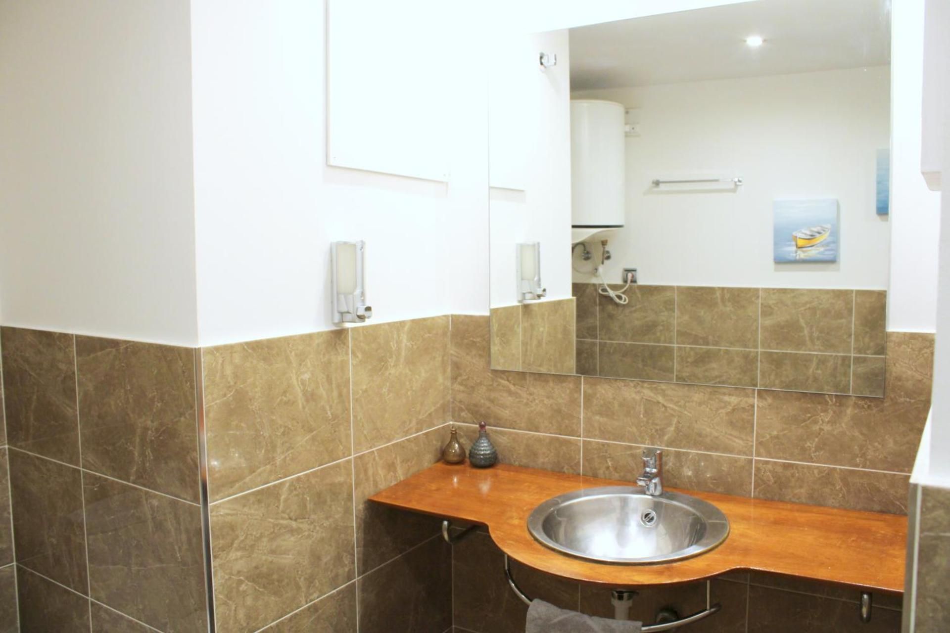 One-Bedroom Apartment (1)