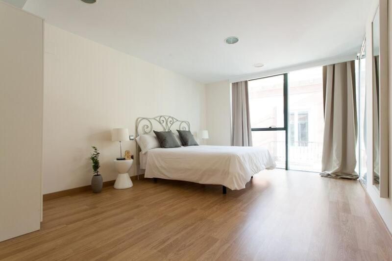 One-Bedroom Apartment (3)