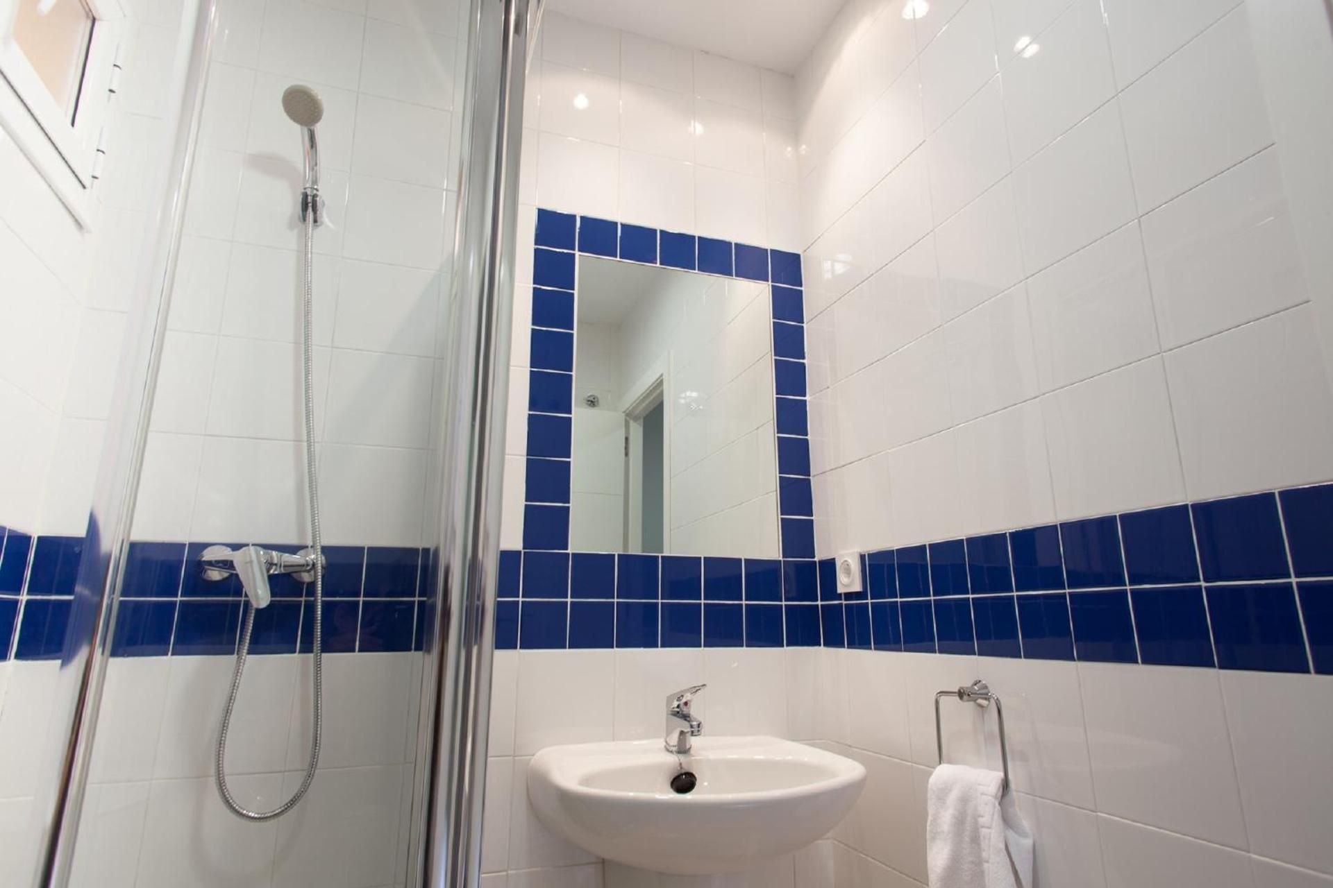 One-Bedroom Apartment (1-4 Adults)