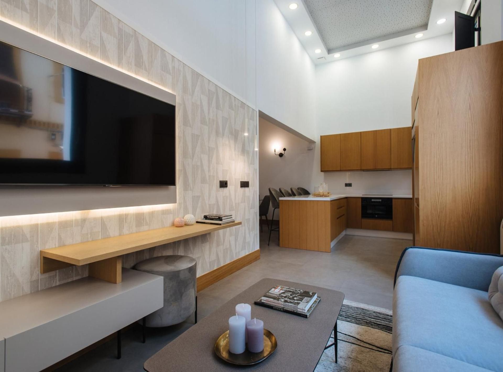 DELUXE APARTMENT