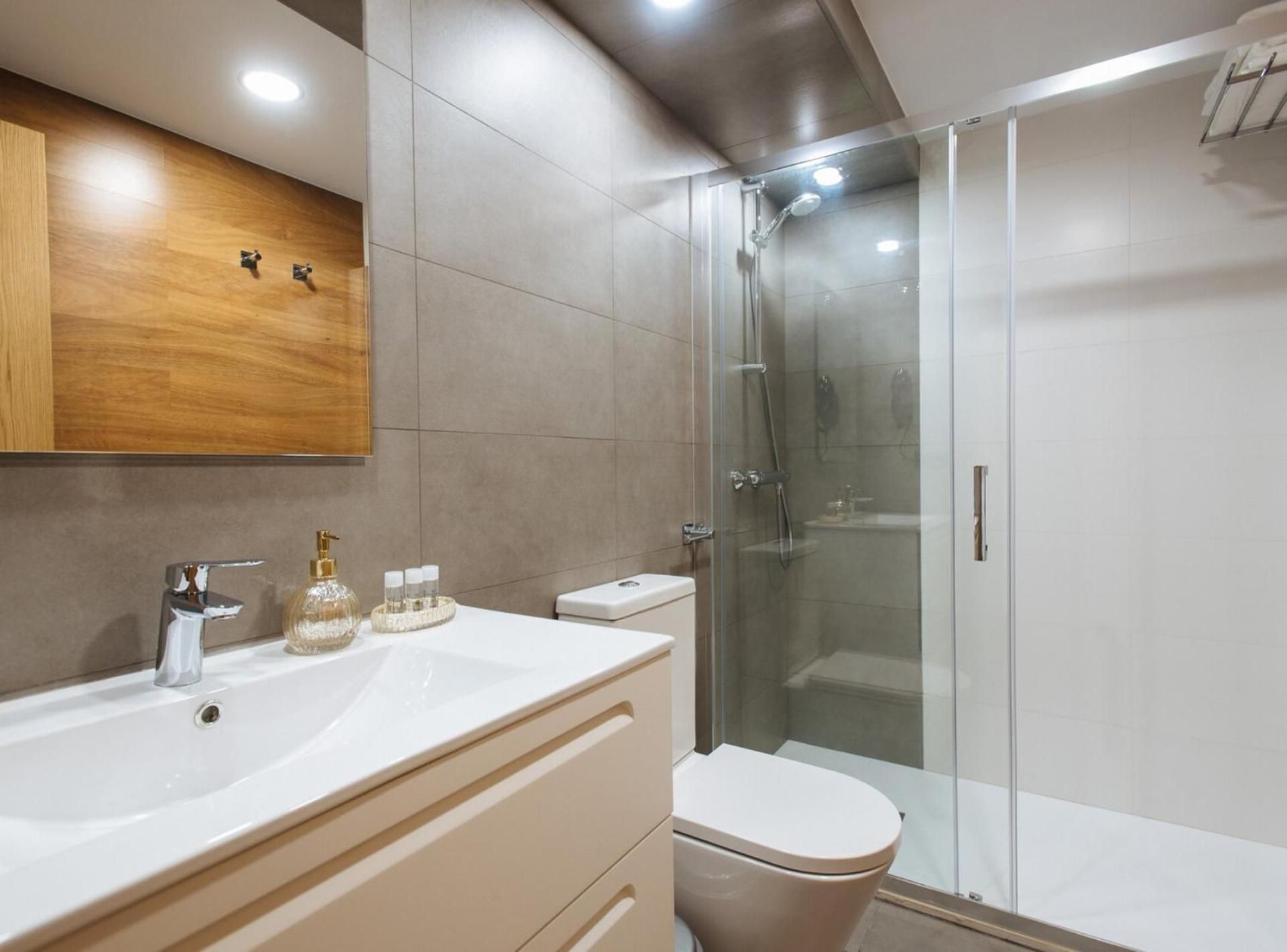 Apartment with hot tub in private patio
