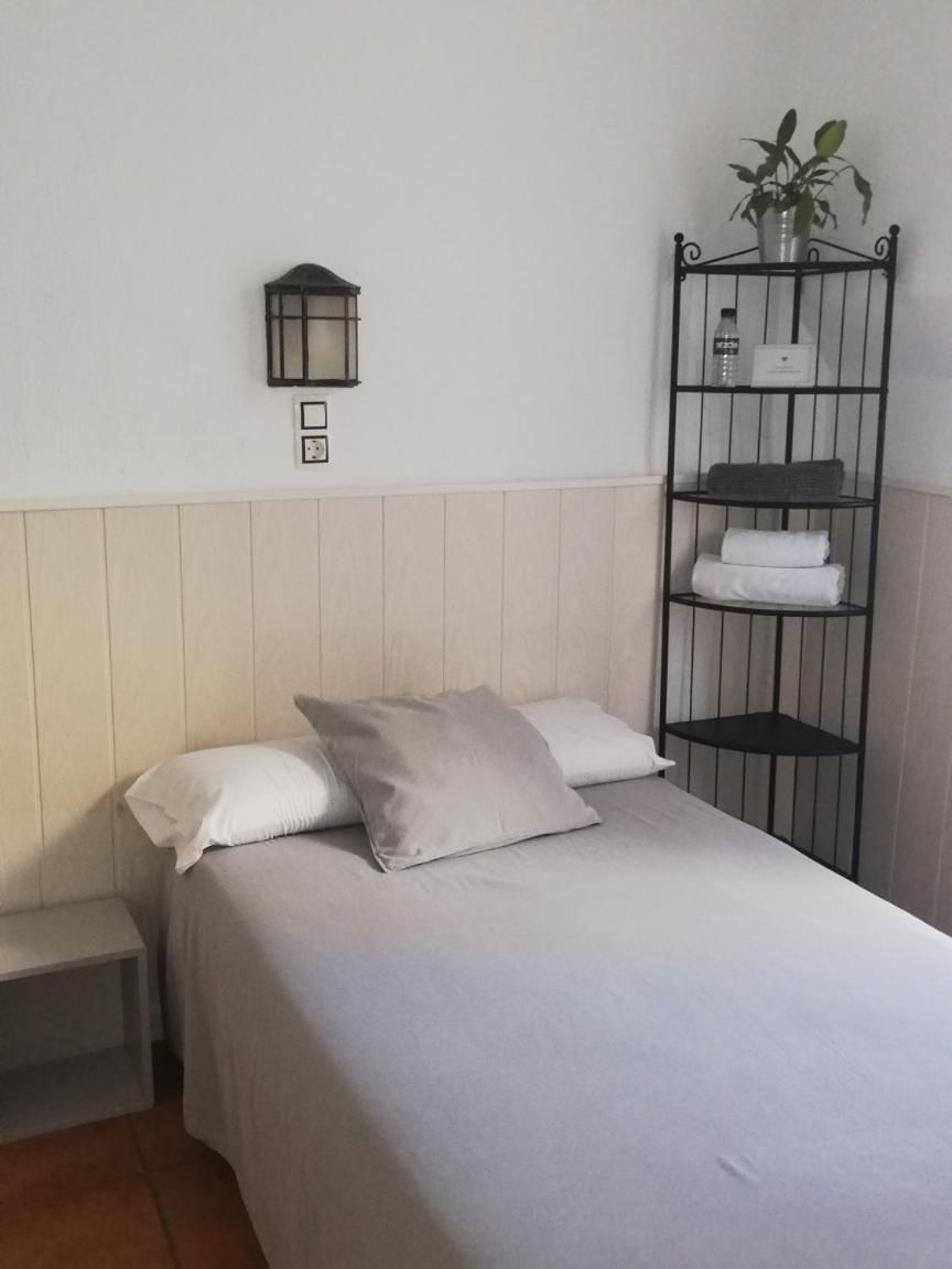 Standard Single Room with Shared Bathroom