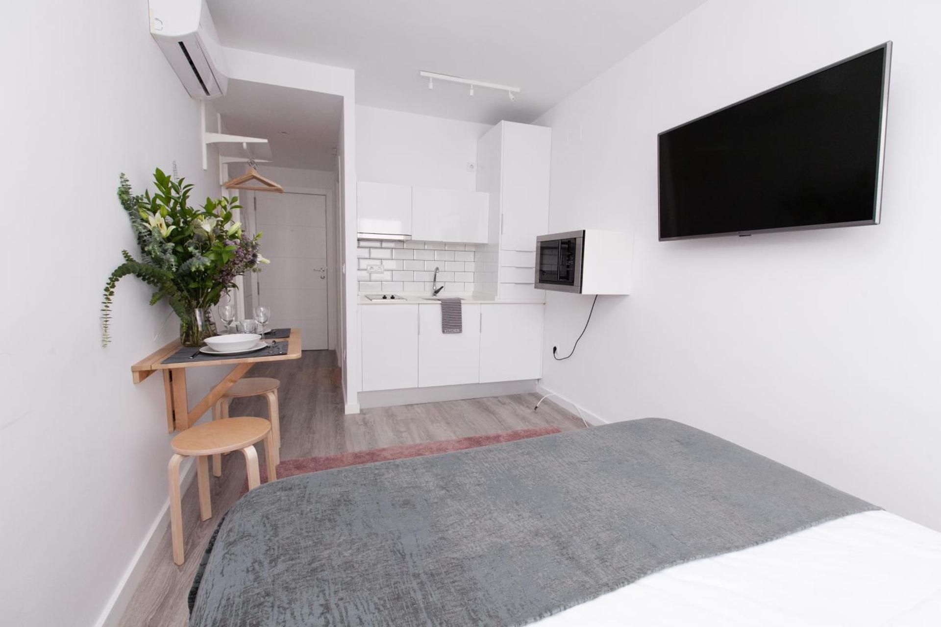 Economy studio (upper level)