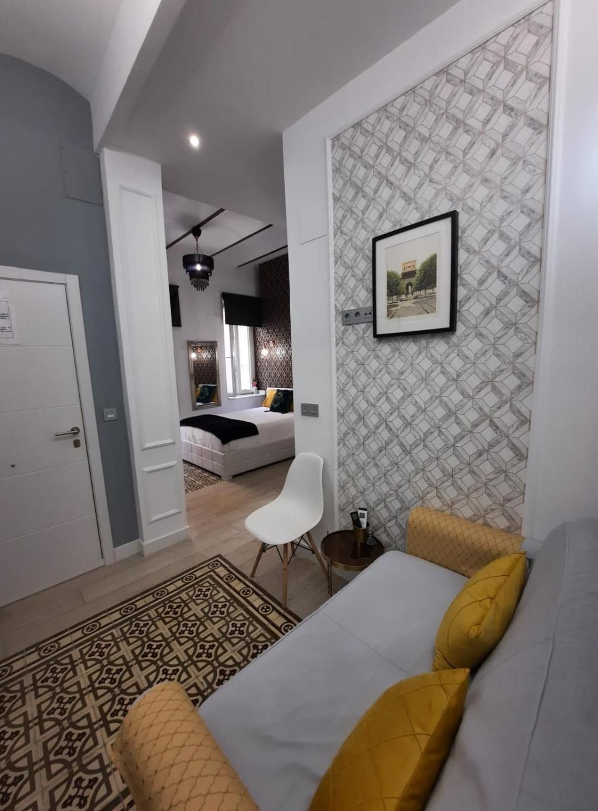 Deluxe Studio