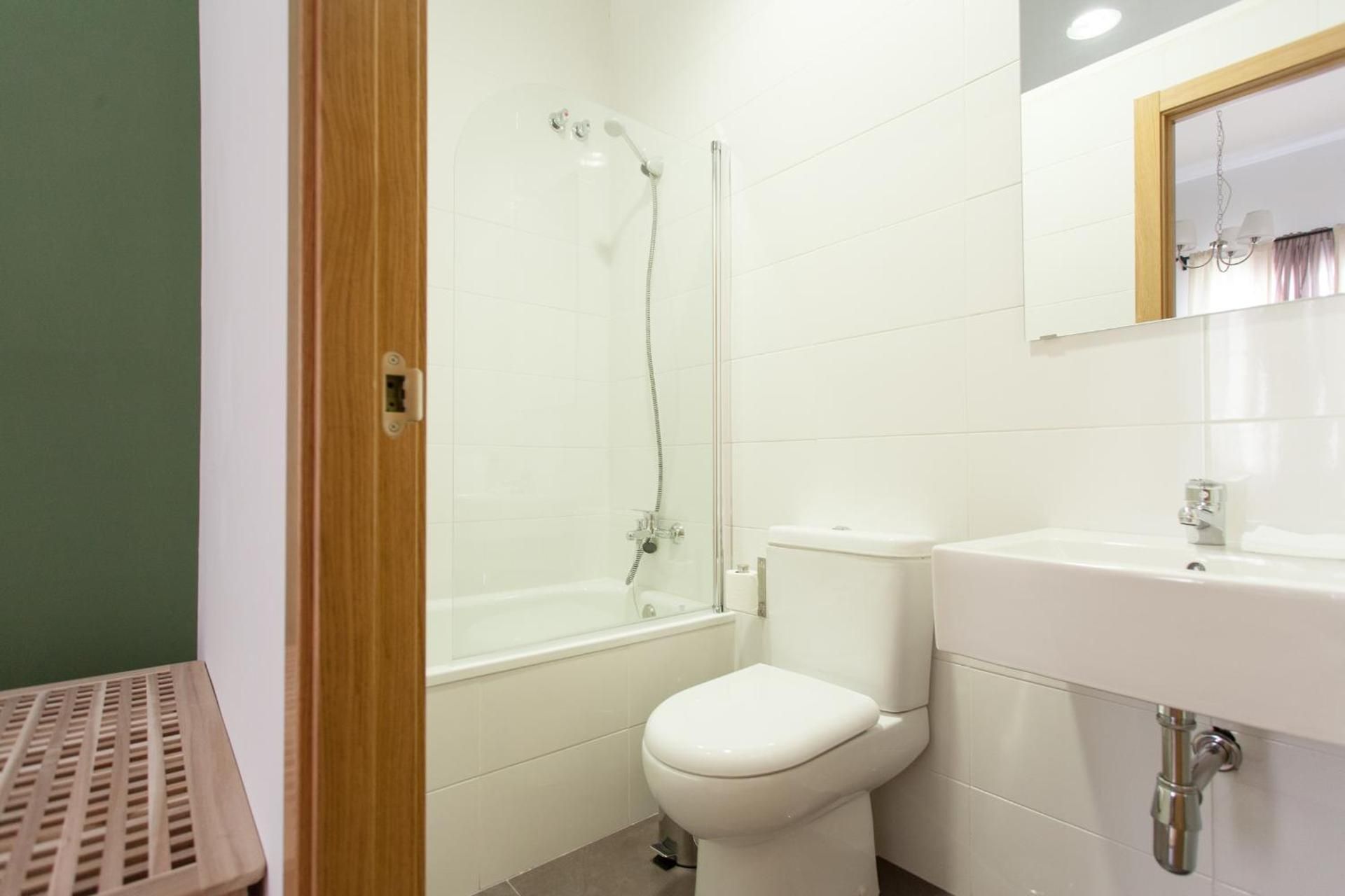 Three-Bedroom Apartment (Laraña 5.3)