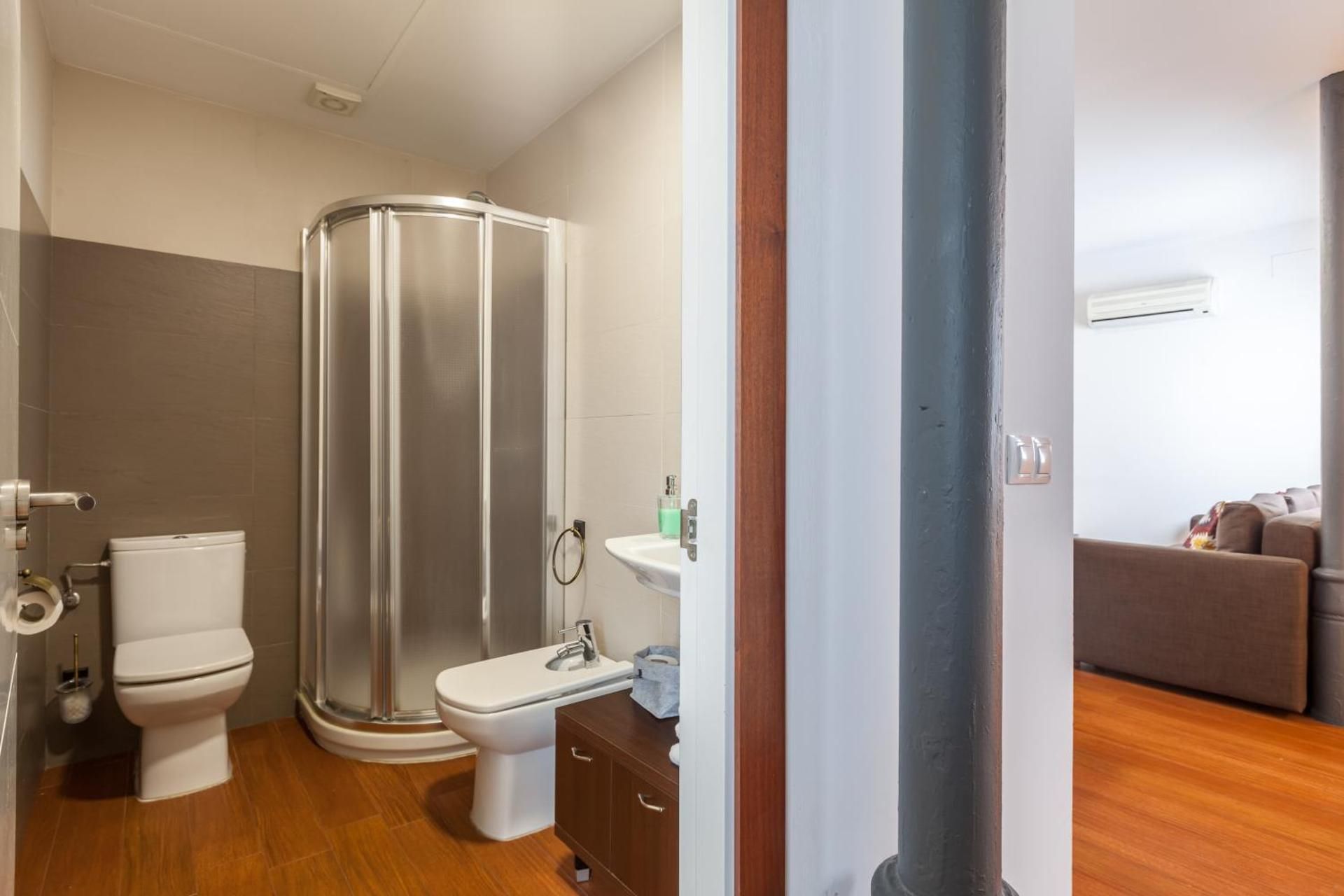 Three-Bedroom Apartment with Patio (5 Adults)