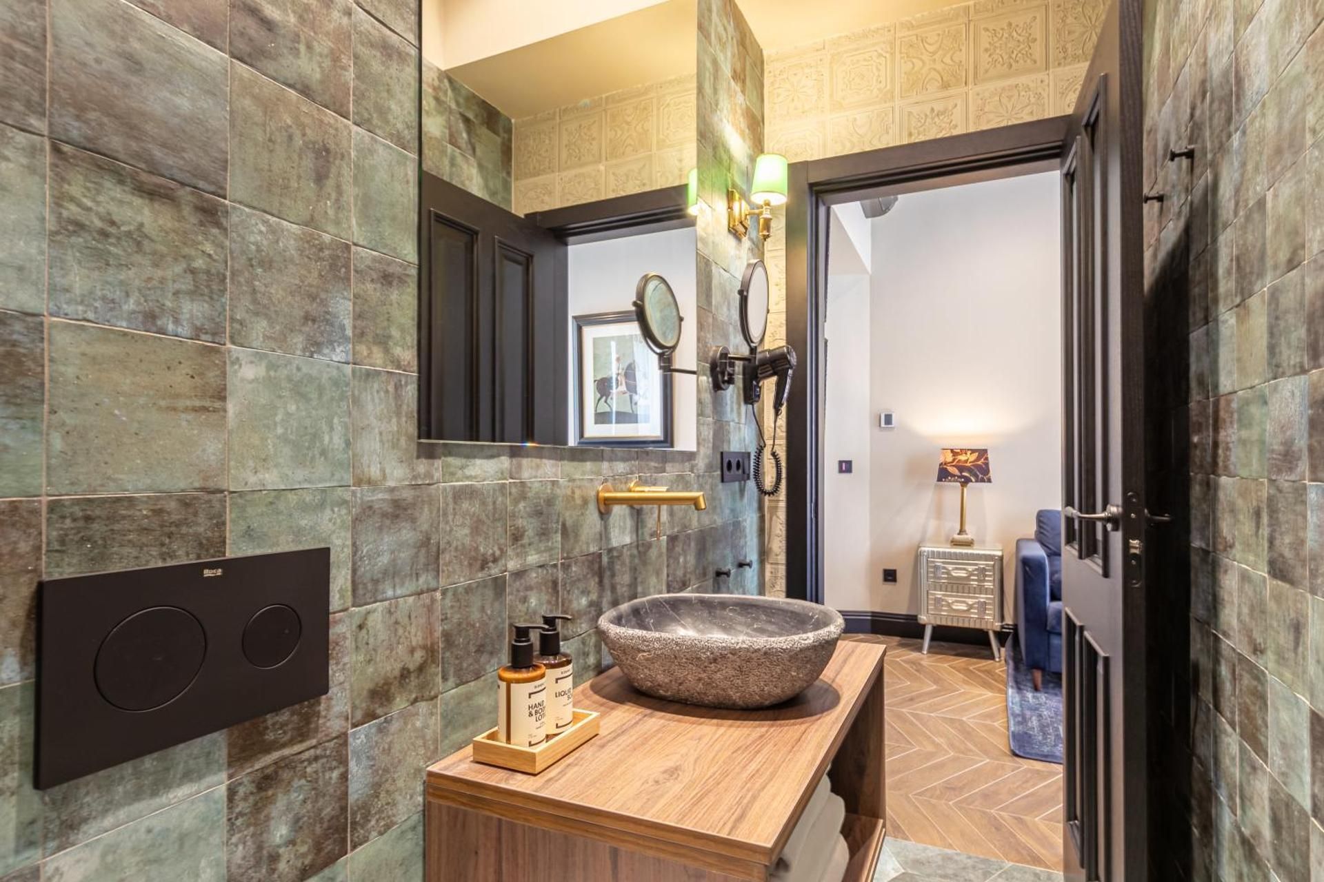 Deluxe One-Bedroom Apartment with City View