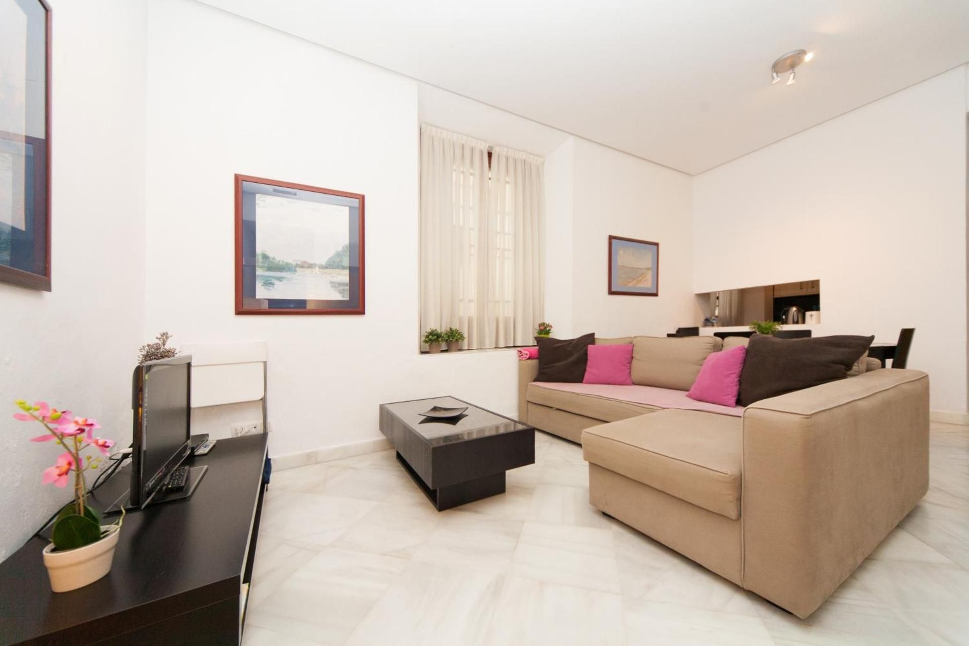 Apartment with a single and double bedroom